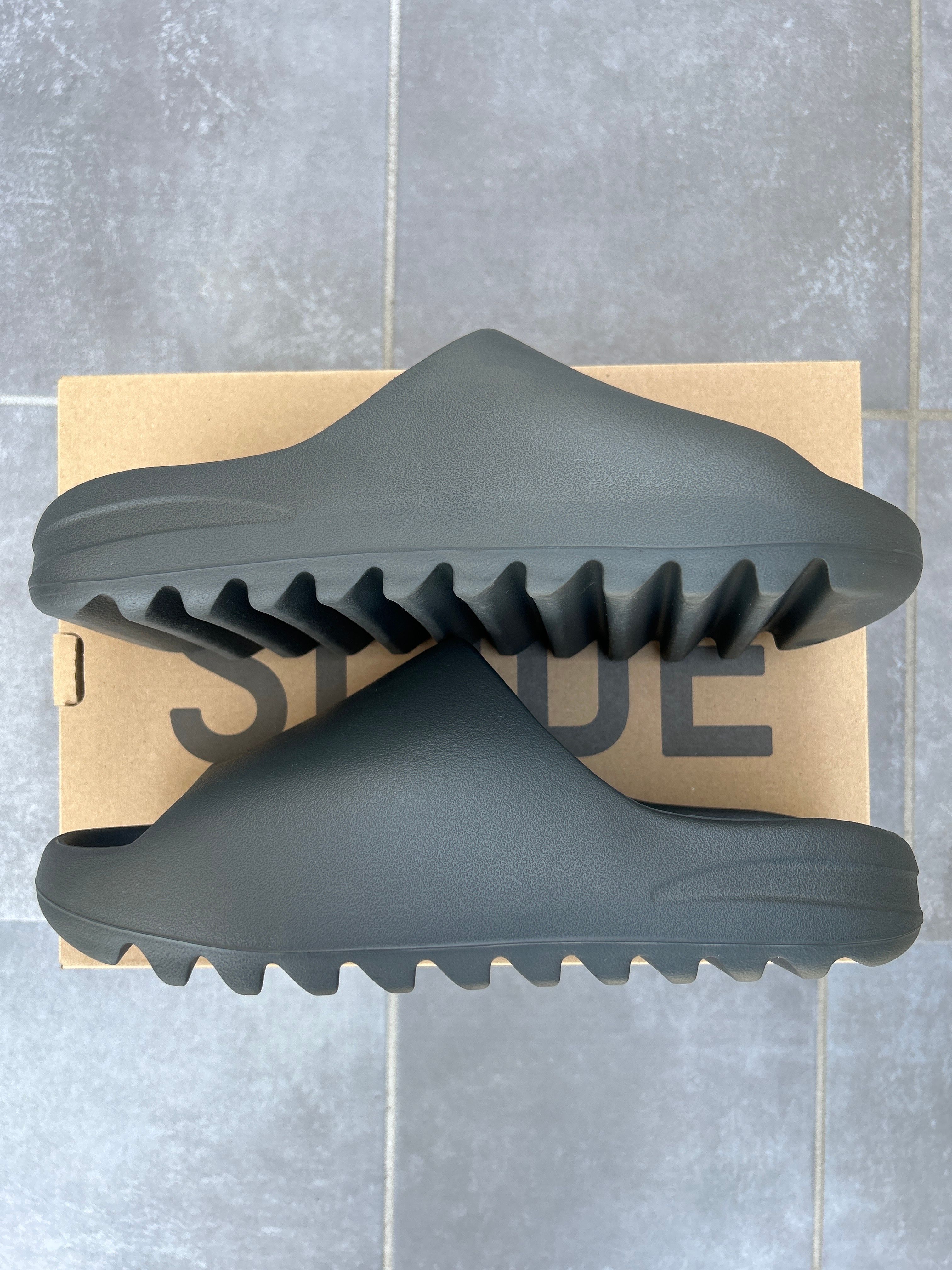 adidas YEEZY Slide "Dark Onyx"
