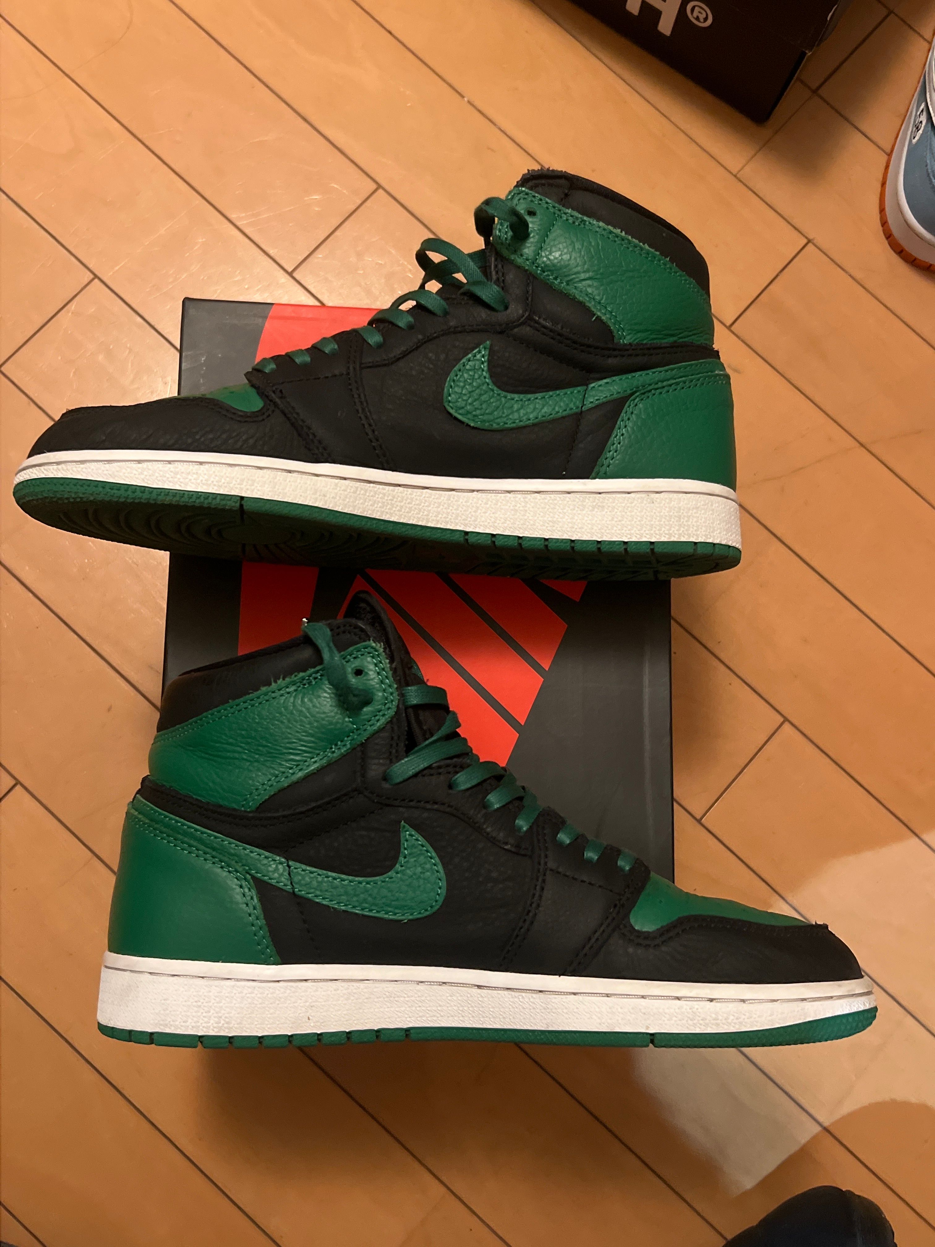Nike Air Jordan 1 Retro High OG "Black/Pine Green" (2020)
