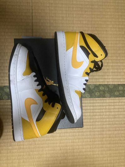 Nike Air Jordan 1 Mid "University Gold"