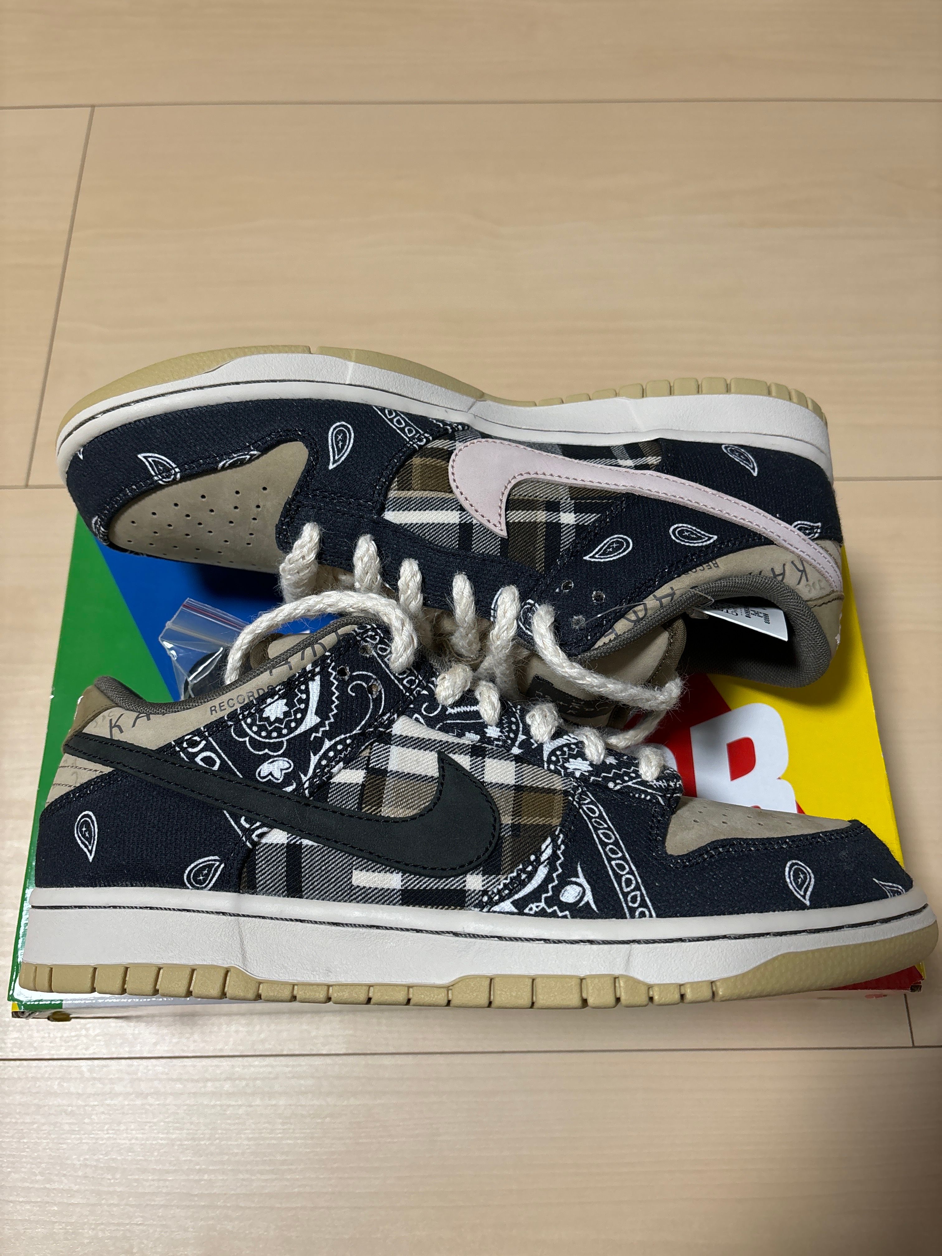 Travis Scott × Nike SB Dunk Low "Black/Parachute Beige"