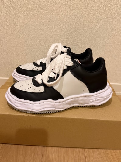 Maison MIHARA YASUHIRO WAYNE OG Sole Suede Low-top Sneaker "Black/White"