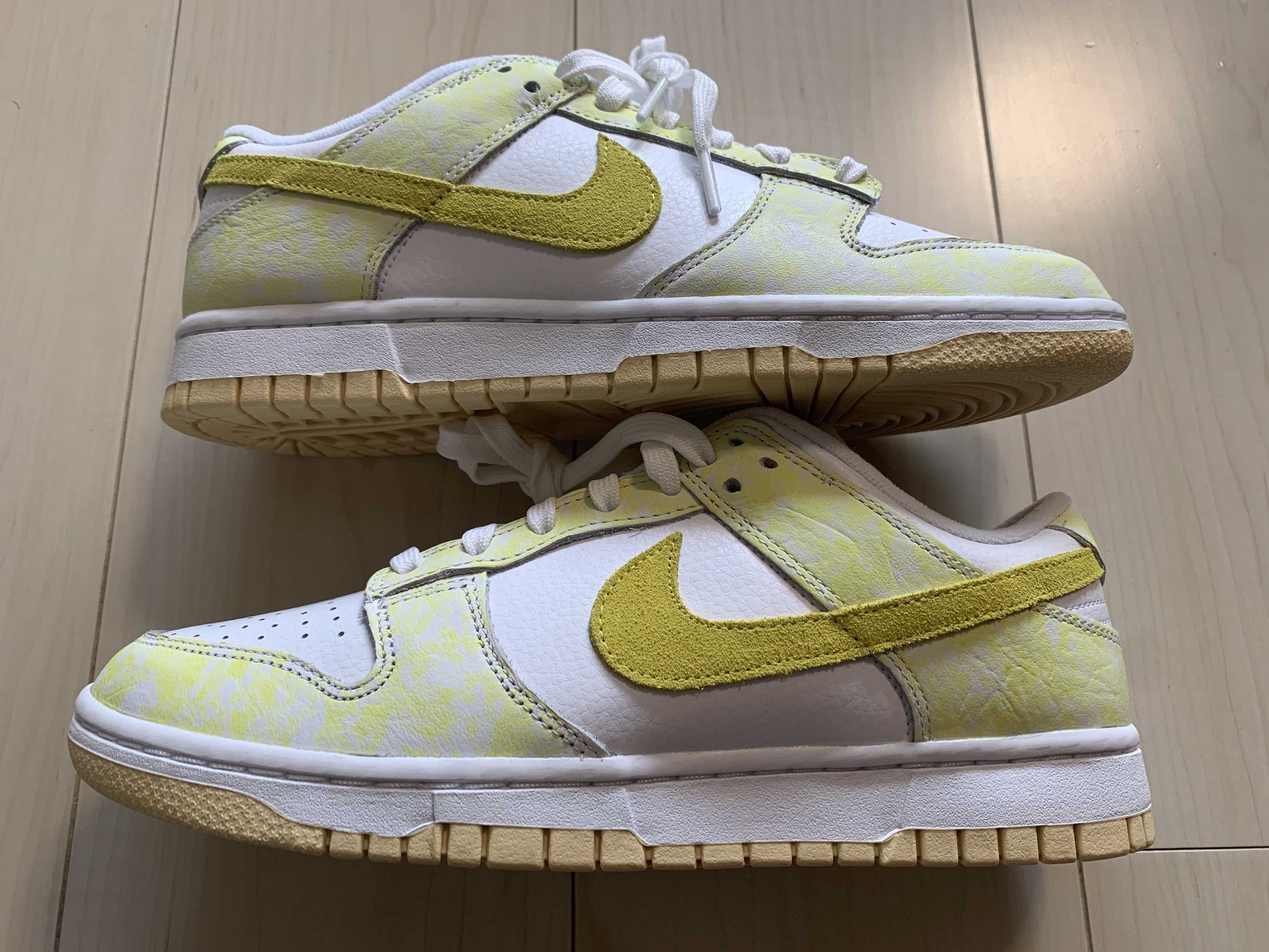 NIKE Women's DUNK LOW "YELLOW STRIKE"