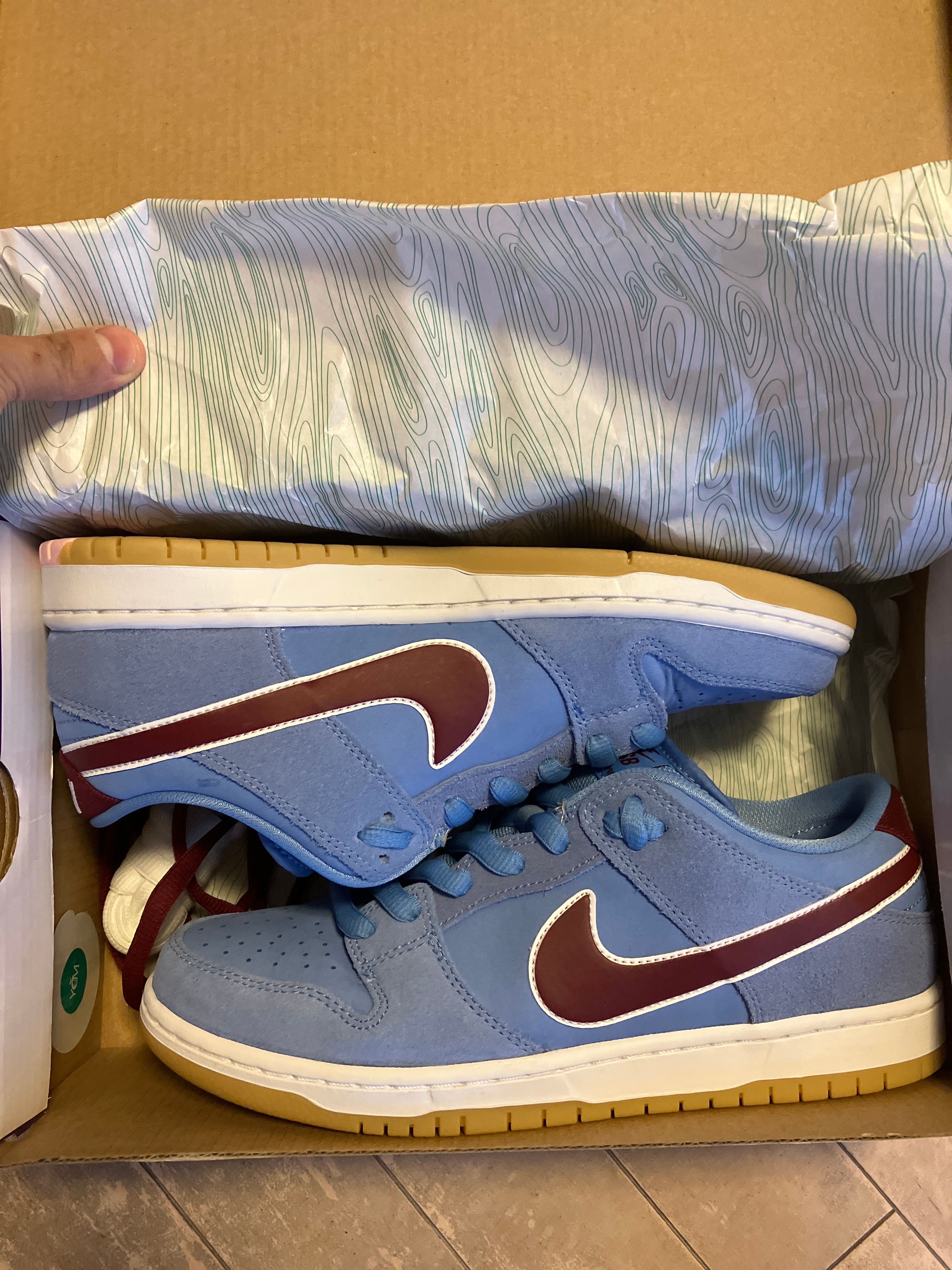 Nike SB Dunk Low Pro "Philadelphia Phillies/Valor Blue and Team Maroon"