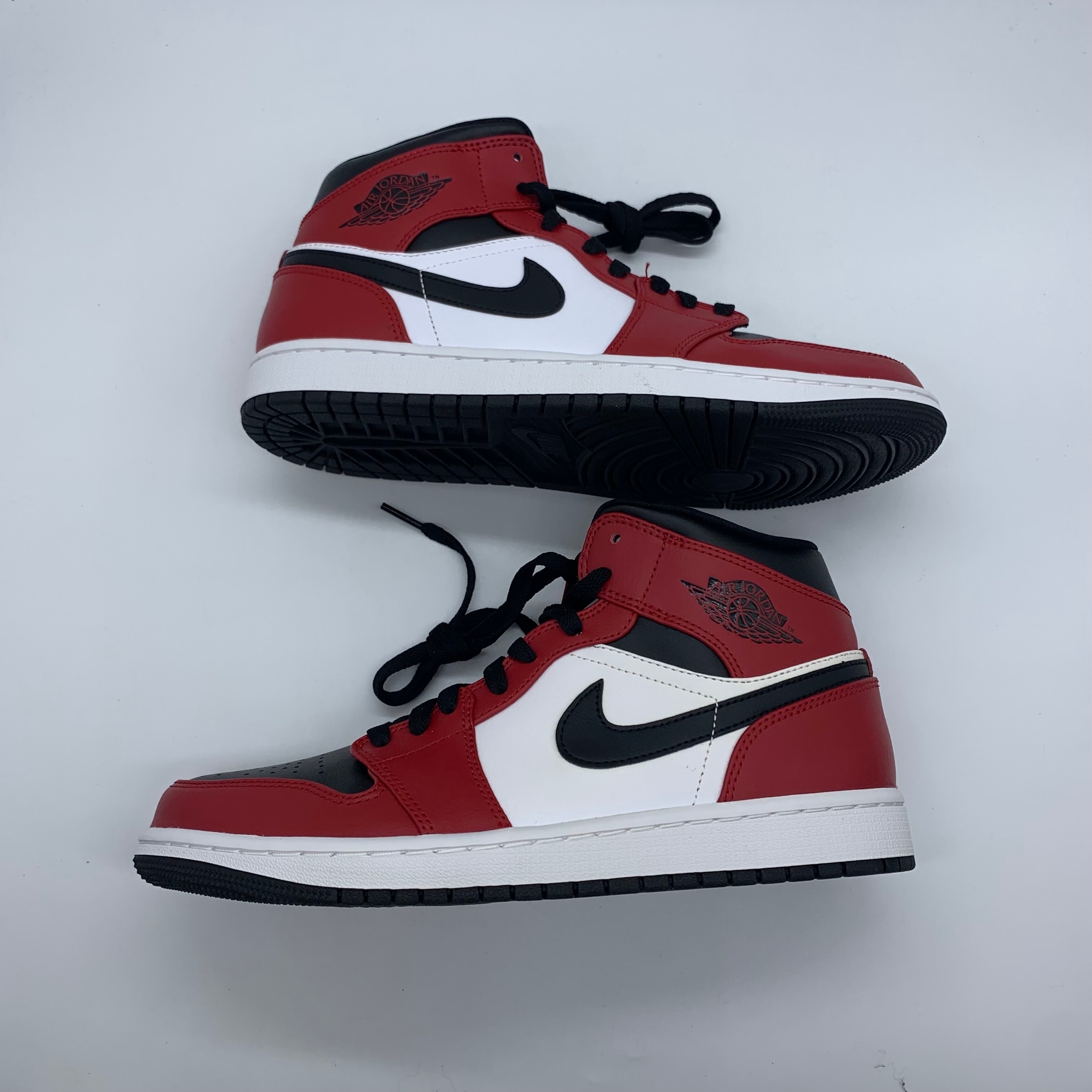 Nike Air Jordan 1 Mid "Chicago Black Toe"