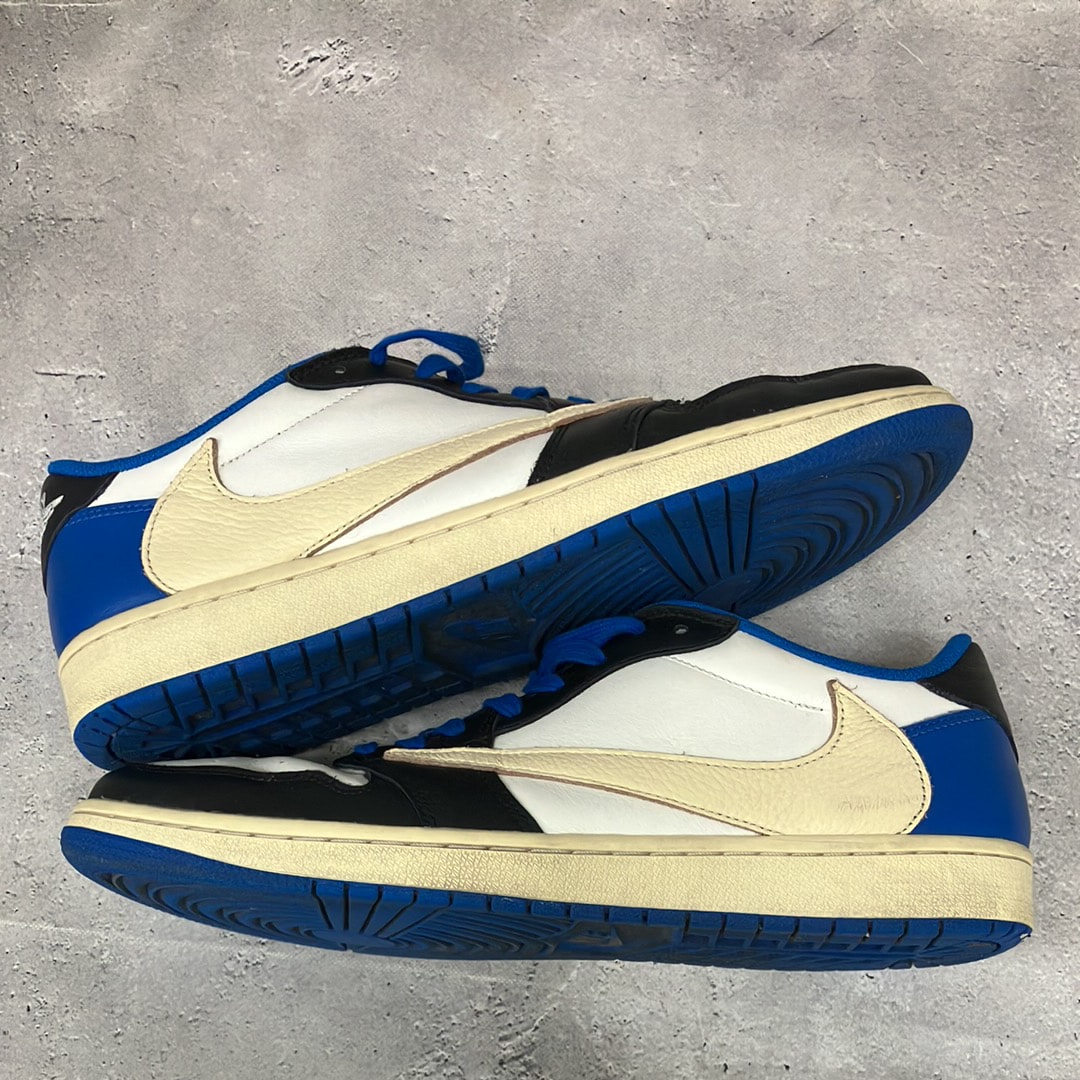 トラヴィススコット × フラグメントデザイン × ナイキ エアジョーダン1 ロー OG SP "ミリタリー ブルー"