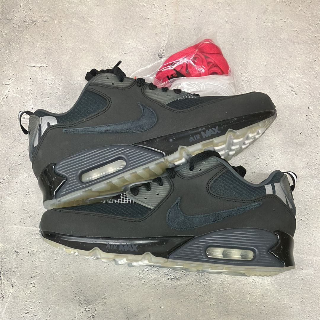 アンディフィーテッド × ナイキ エアマックス90 "ブラック/ラッシュピンク"