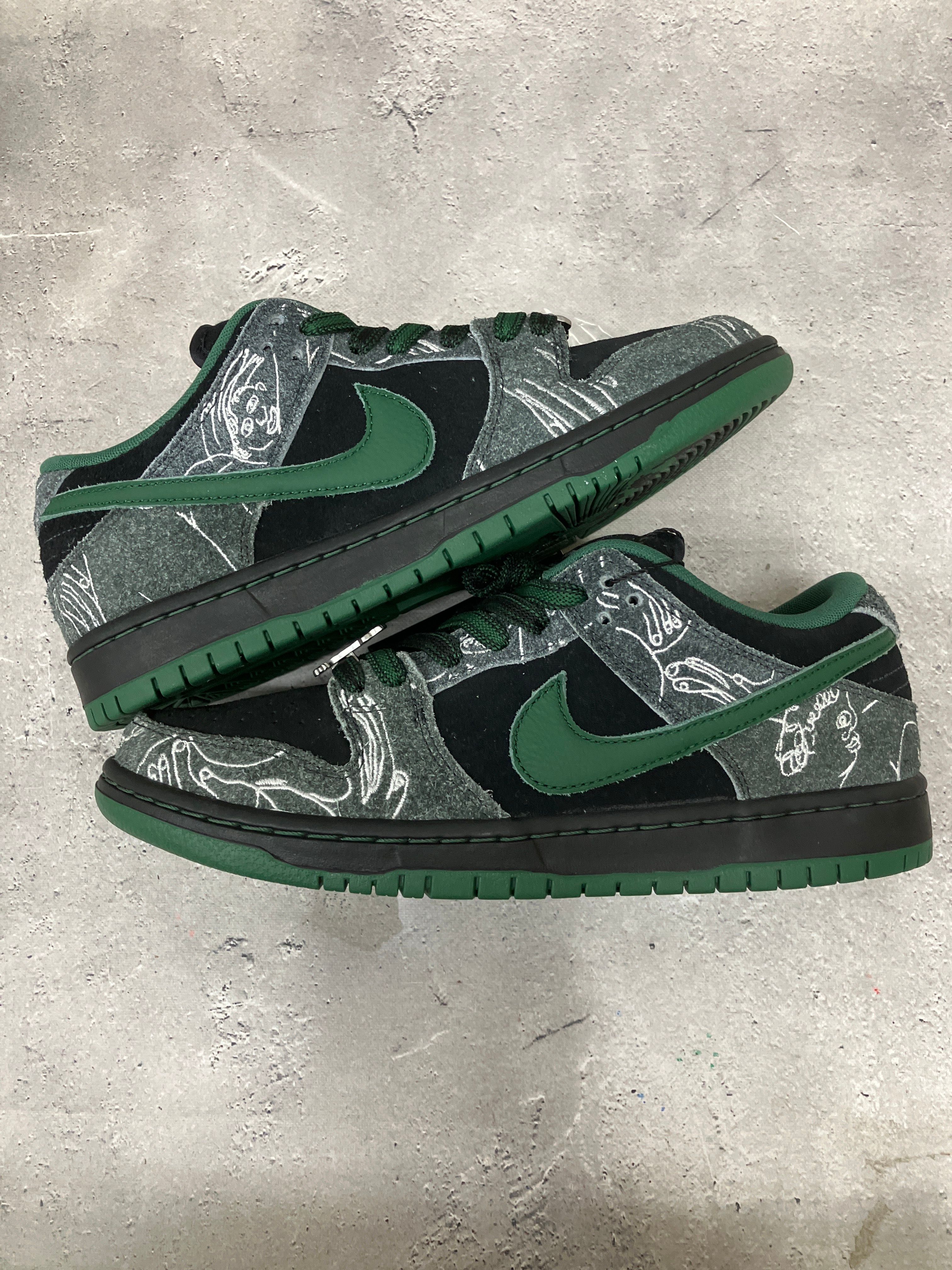 There Skateboards × Nike SB Dunk Low Pro "Anthracite and Gorge Green"