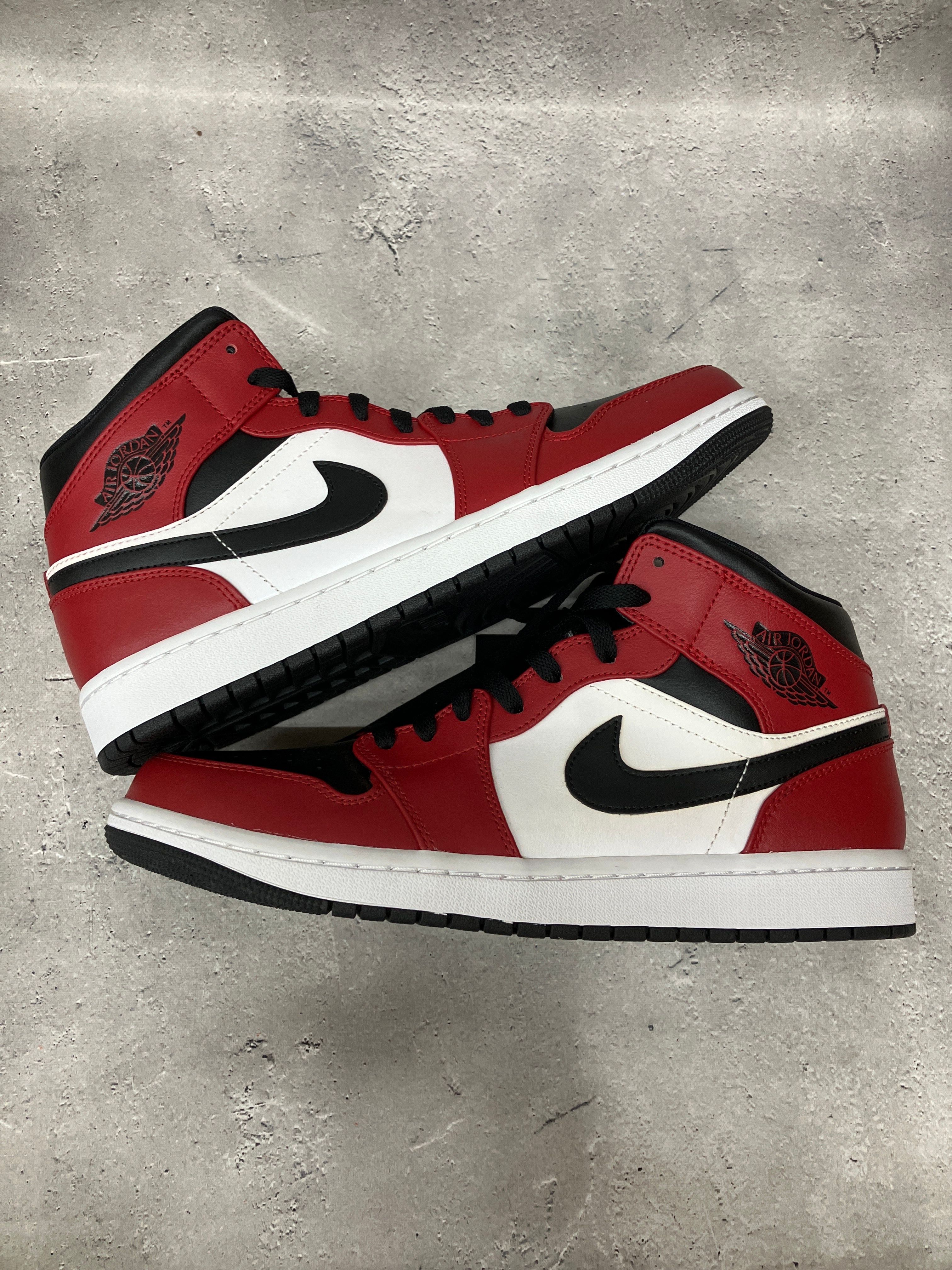 Nike Air Jordan 1 Mid "Chicago Black Toe"