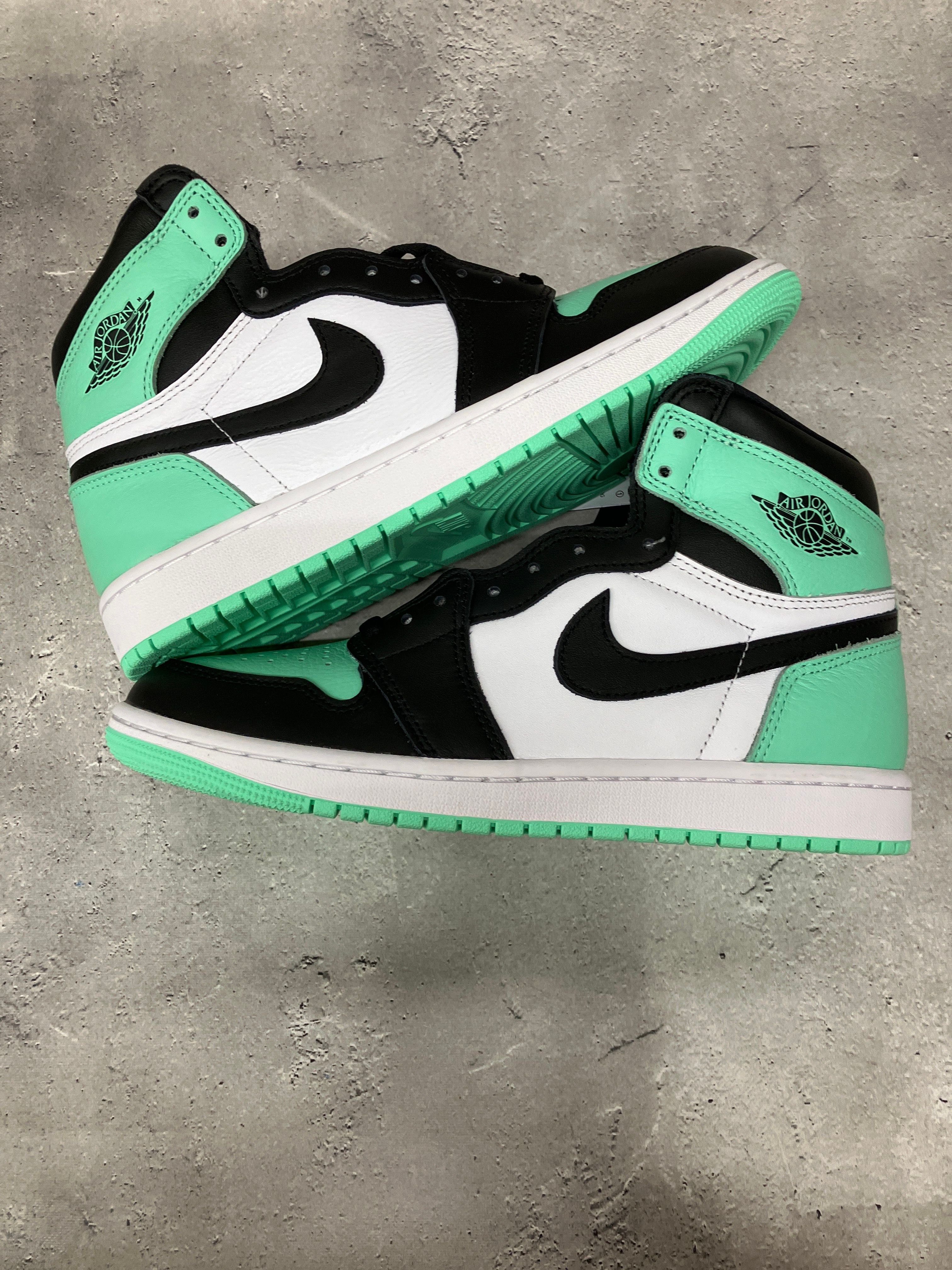 Nike Air Jordan 1 High OG "Green Glow"