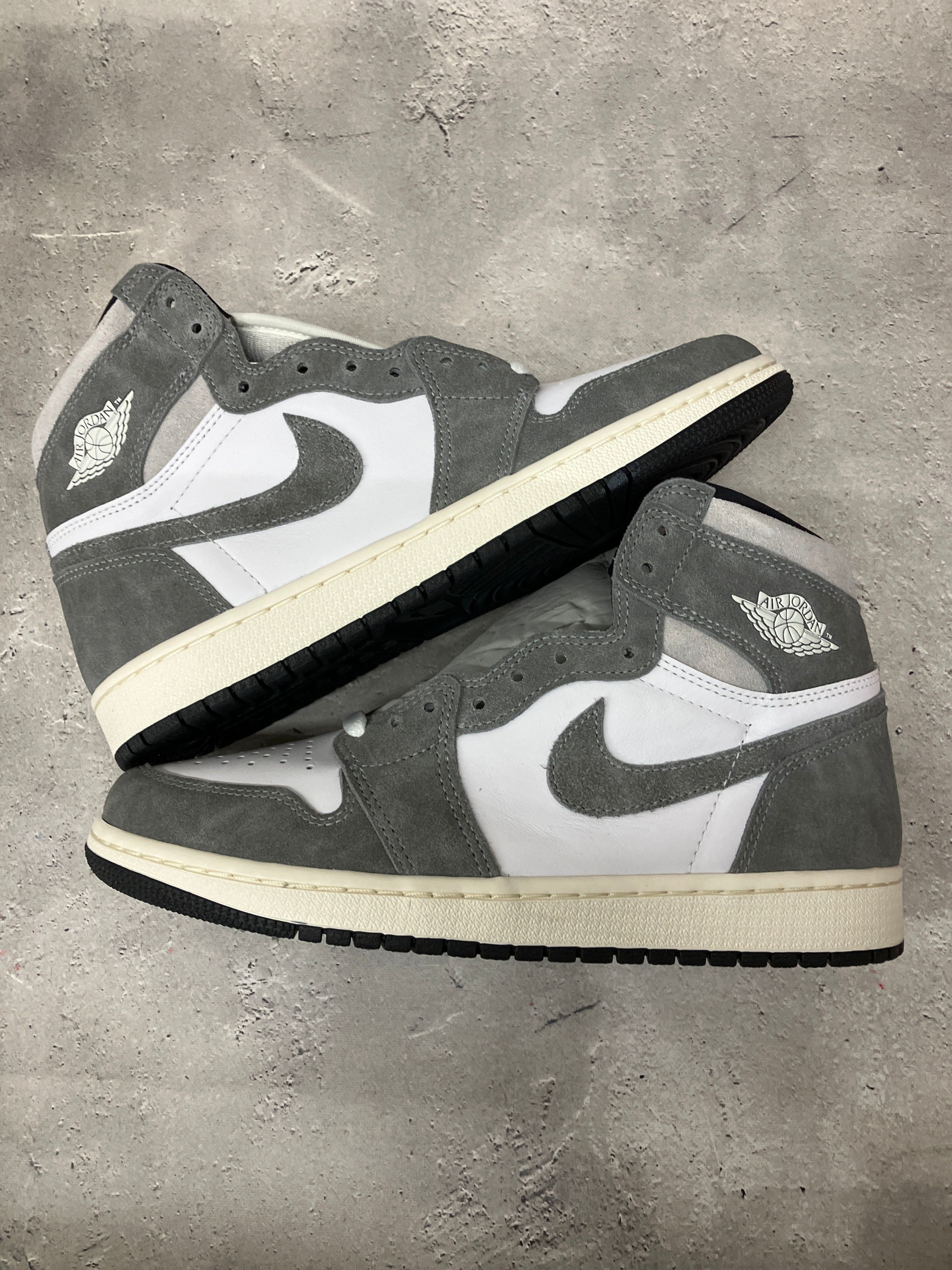 Nike Air Jordan 1 Retro High OG "Black and Smoke Grey"
