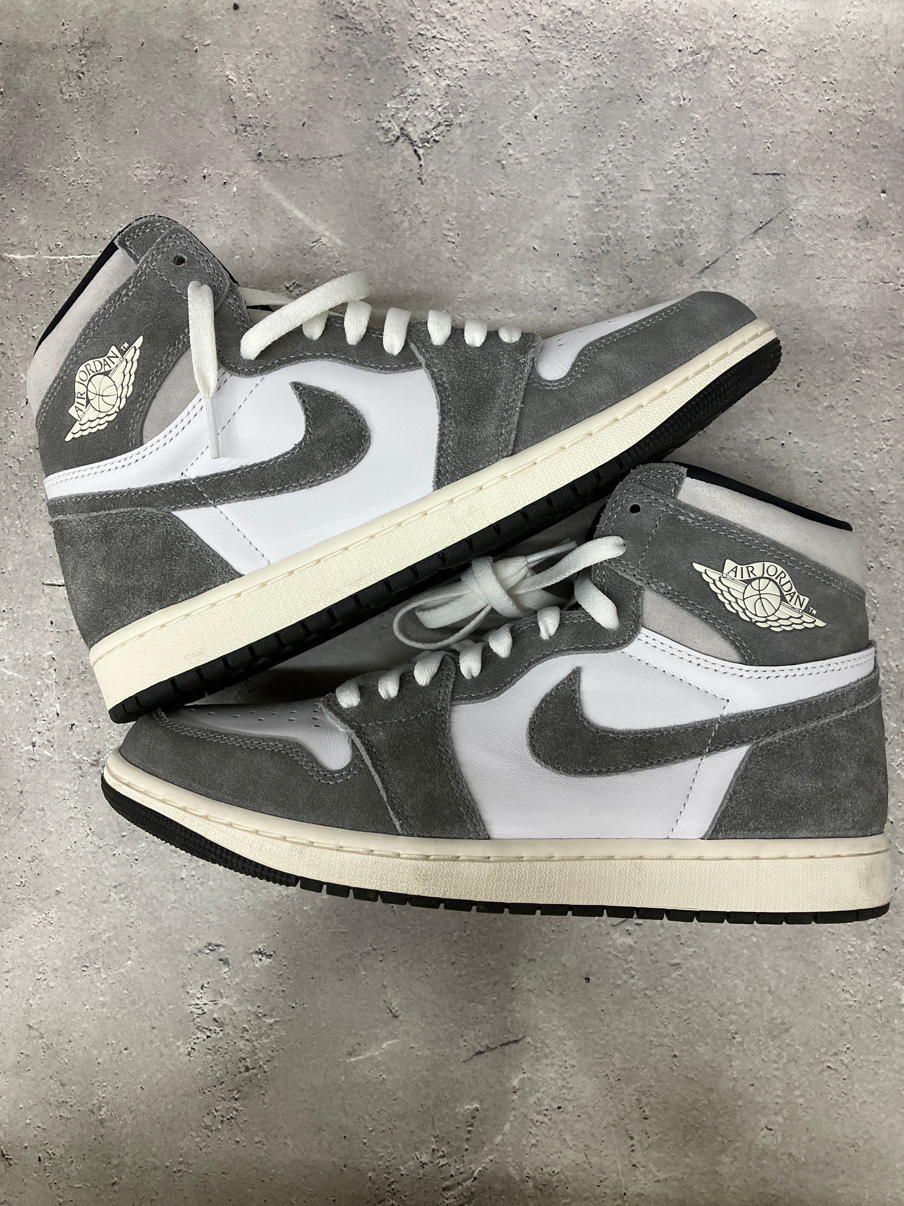 Nike Air Jordan 1 Retro High OG "Black and Smoke Grey"