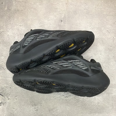 adidas YEEZY 700V3 "Dark Glow"