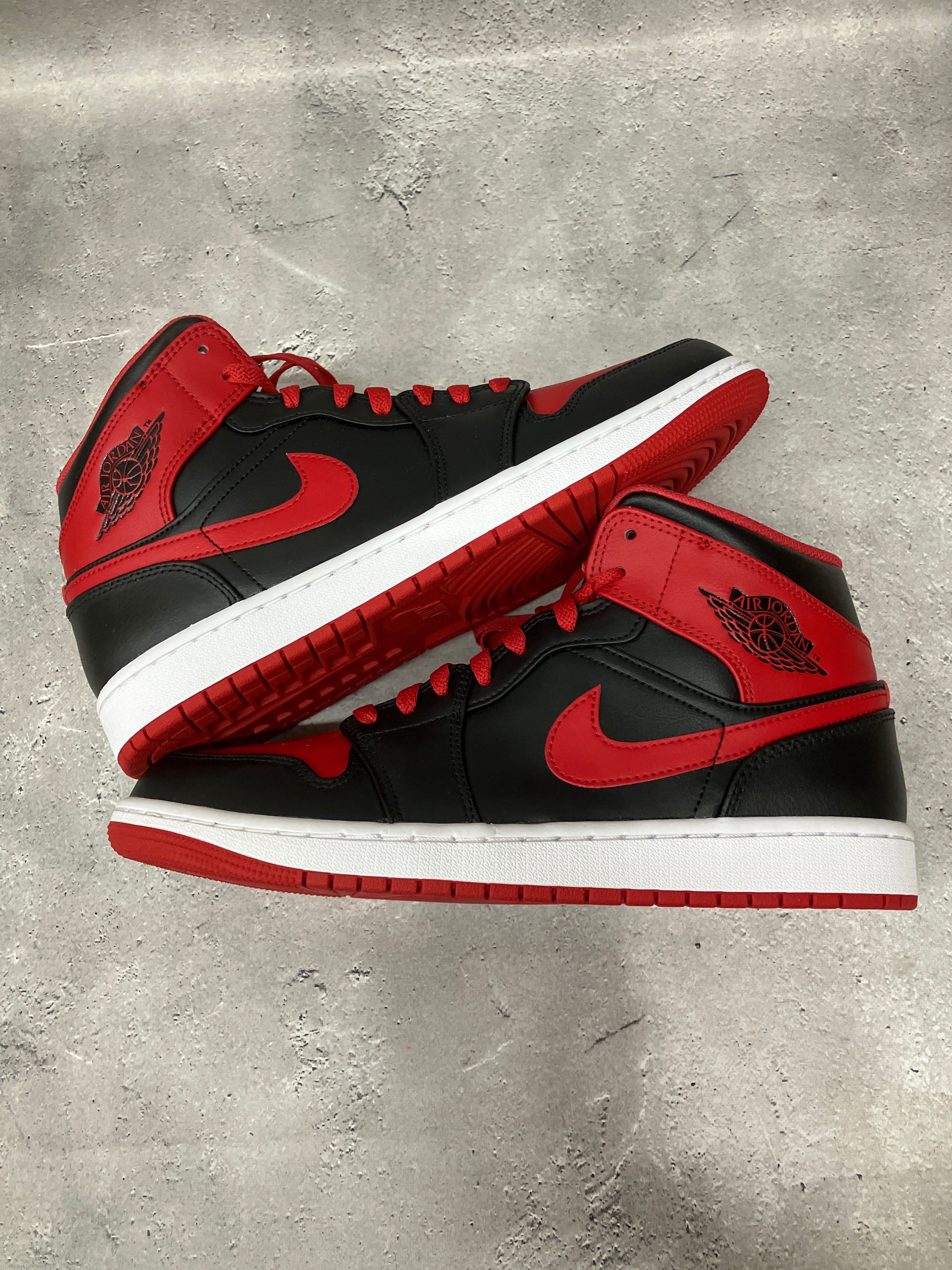 Nike Air Jordan 1 Mid "Bred Toe"