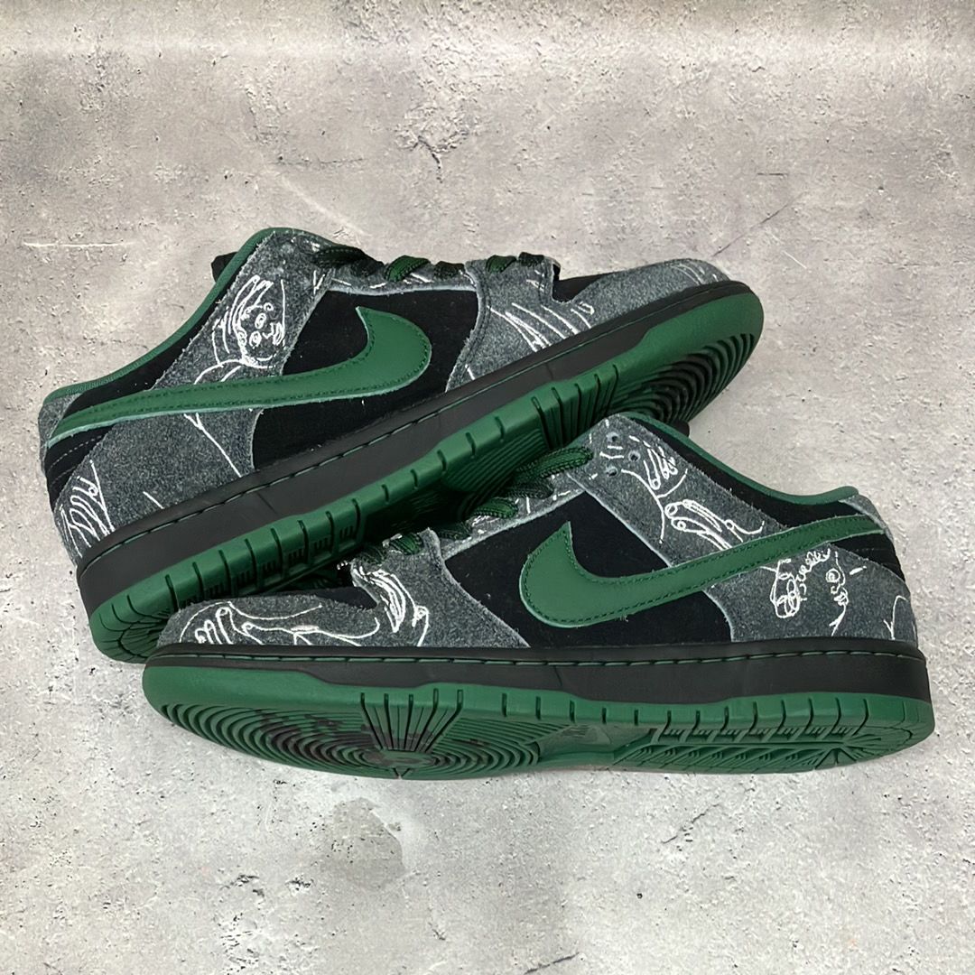There Skateboards × Nike SB Dunk Low Pro "Anthracite and Gorge Green"