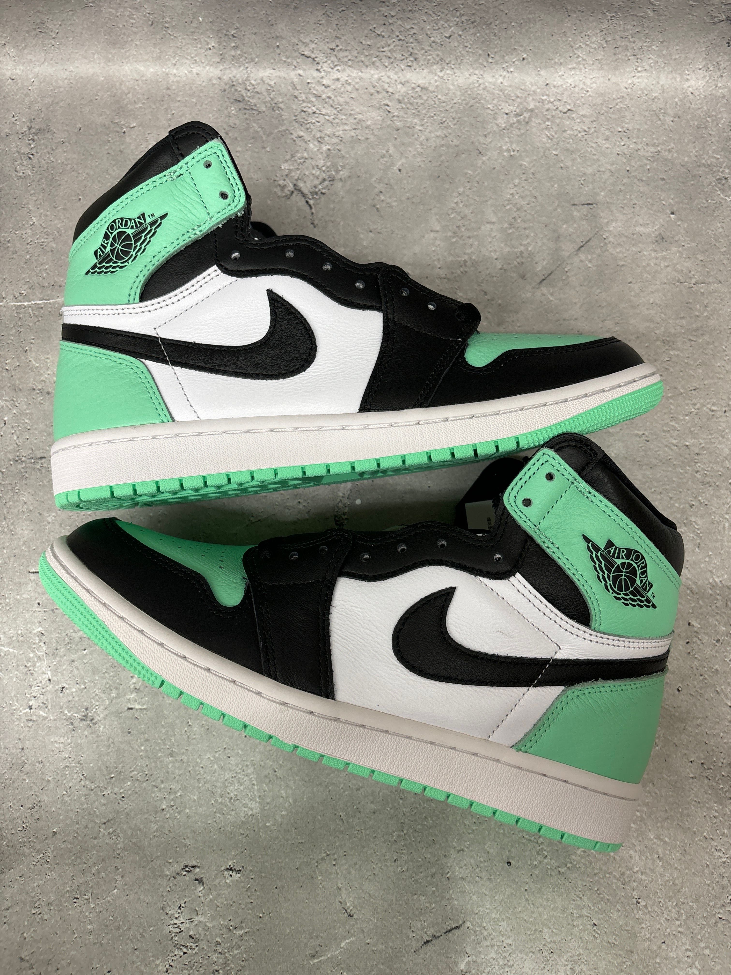 Nike Air Jordan 1 High OG "Green Glow"
