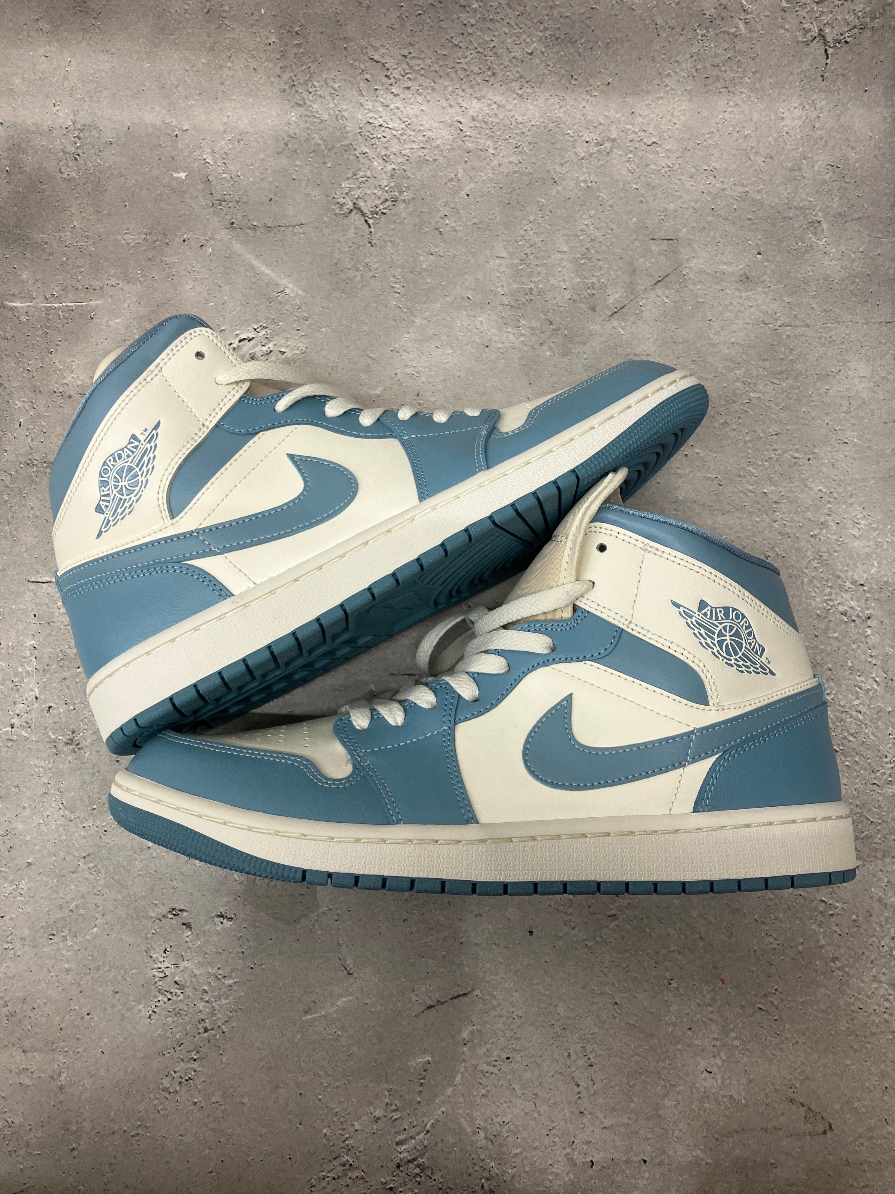 Nike Women's Air Jordan 1 Mid "University Blue"