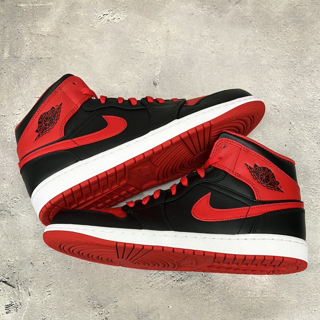 Nike Air Jordan 1 Mid "Bred Toe"