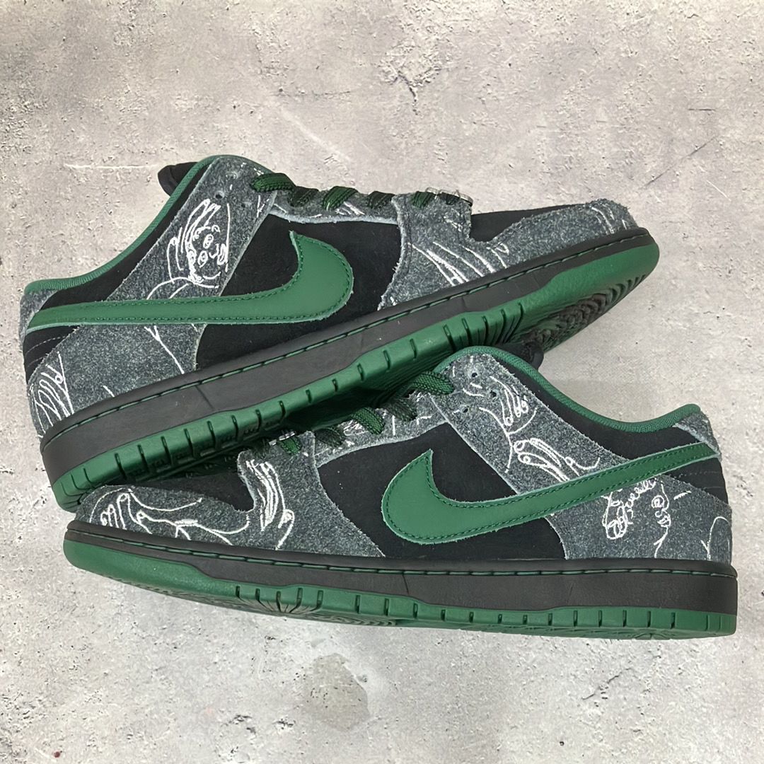 There Skateboards × Nike SB Dunk Low Pro "Anthracite and Gorge Green"