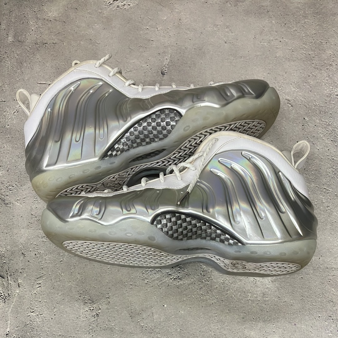 Nike Women's Air Foamposite One "Silver White"