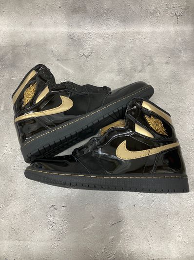 Nike Air Jordan 1 High OG "Black-Metalic Gold"