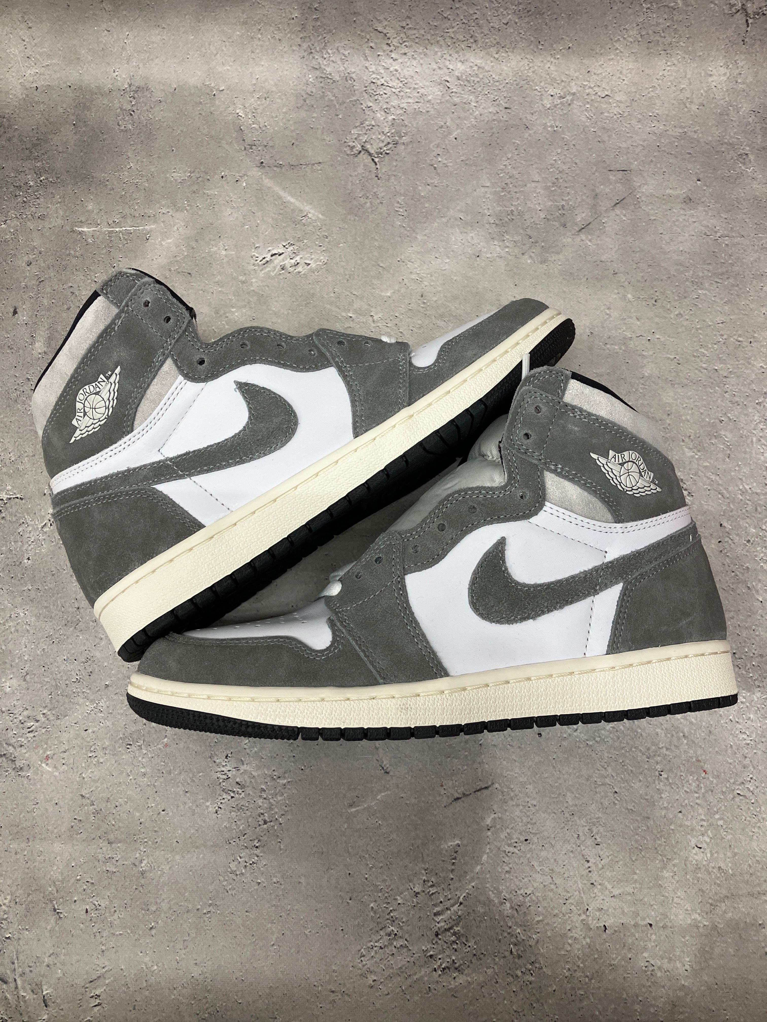 Nike Air Jordan 1 Retro High OG "Black and Smoke Grey"