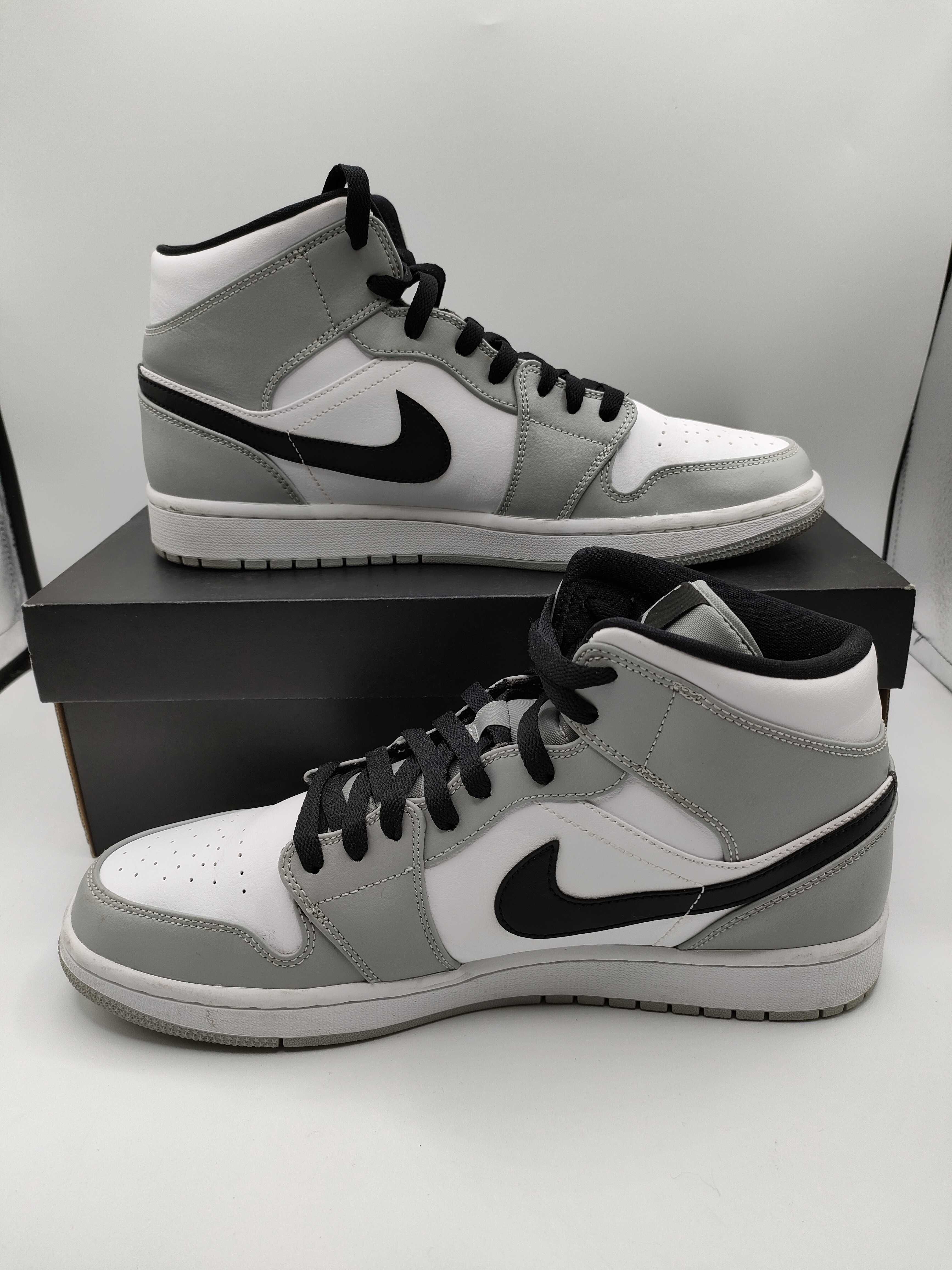 Nike Air Jordan 1 Mid "Light Smoke Grey/White/Black"