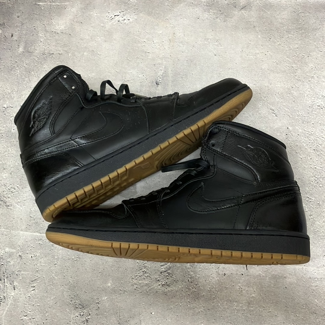 Nike Air Jordan 1 RETRO High "Black Gum"