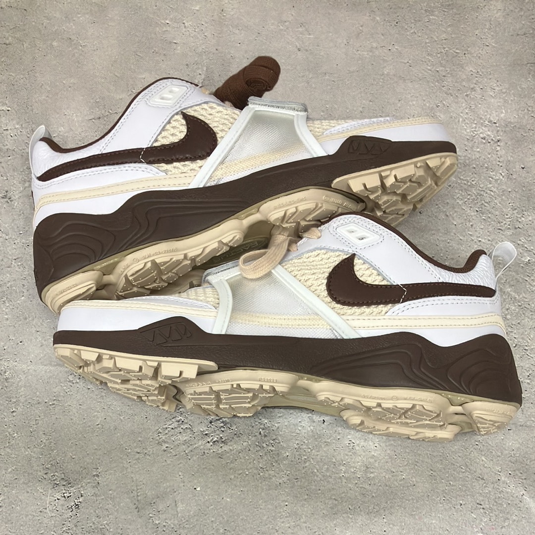 トラヴィススコット × ナイキ ズームフィールドジャックス "ホワイトアンドライトチョコレート"