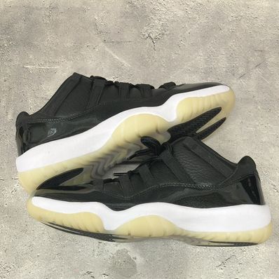 Nike Air Jordan 11 Low "72-10"