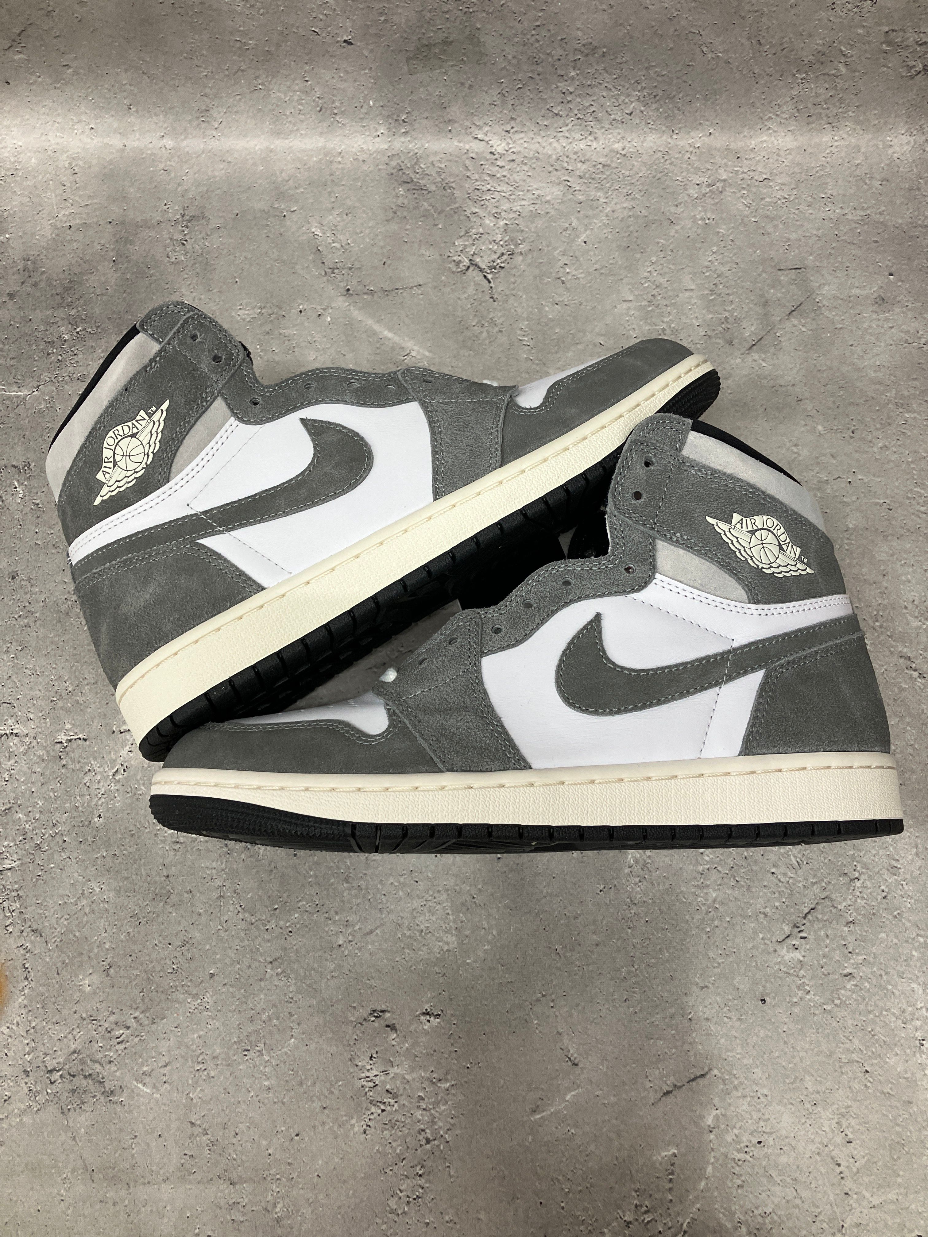 Nike Air Jordan 1 Retro High OG "Black and Smoke Grey"