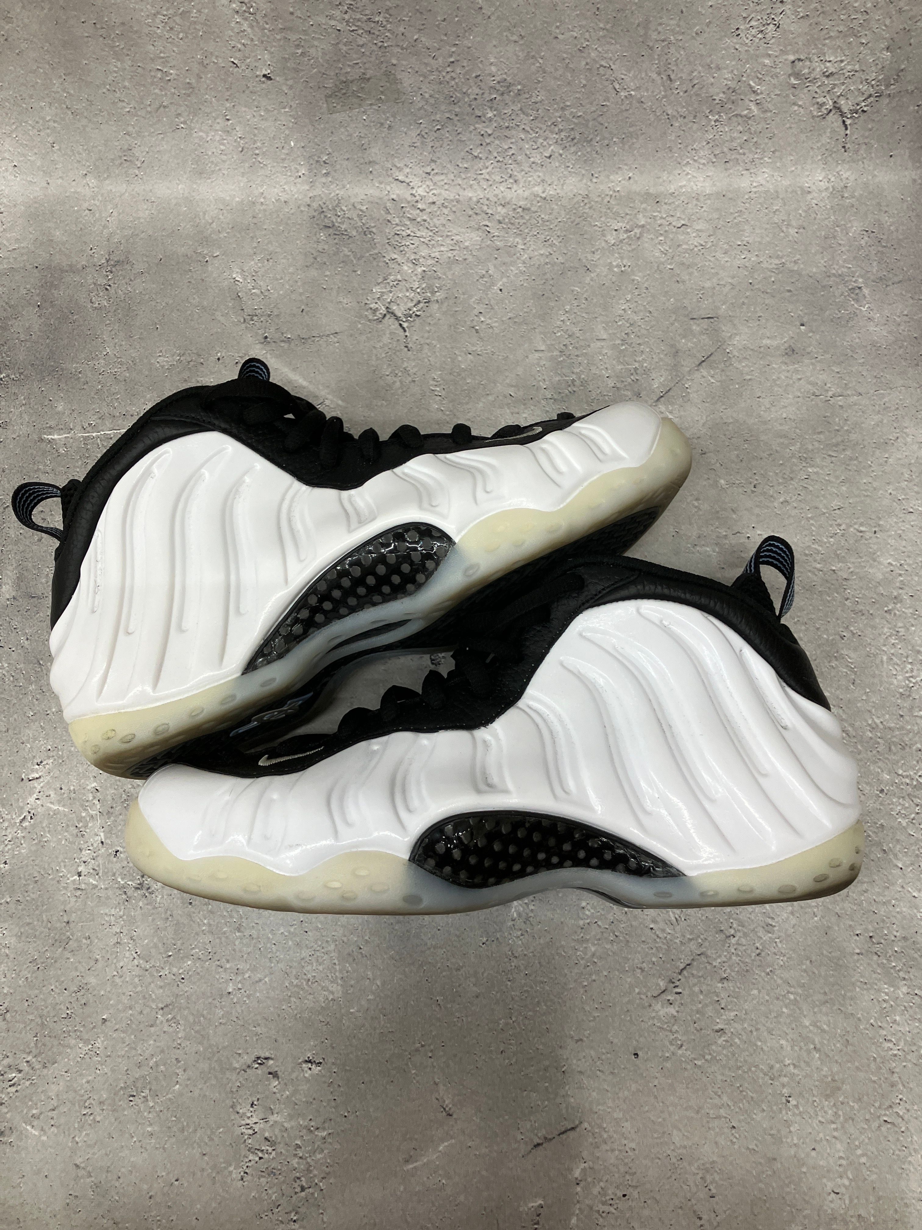 Nike Air Foamposite One "White and Black"