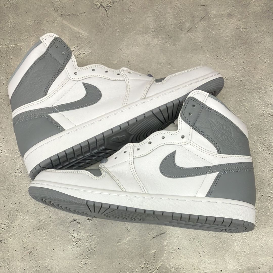 Nike Air Jordan 1 High OG "Stealth"