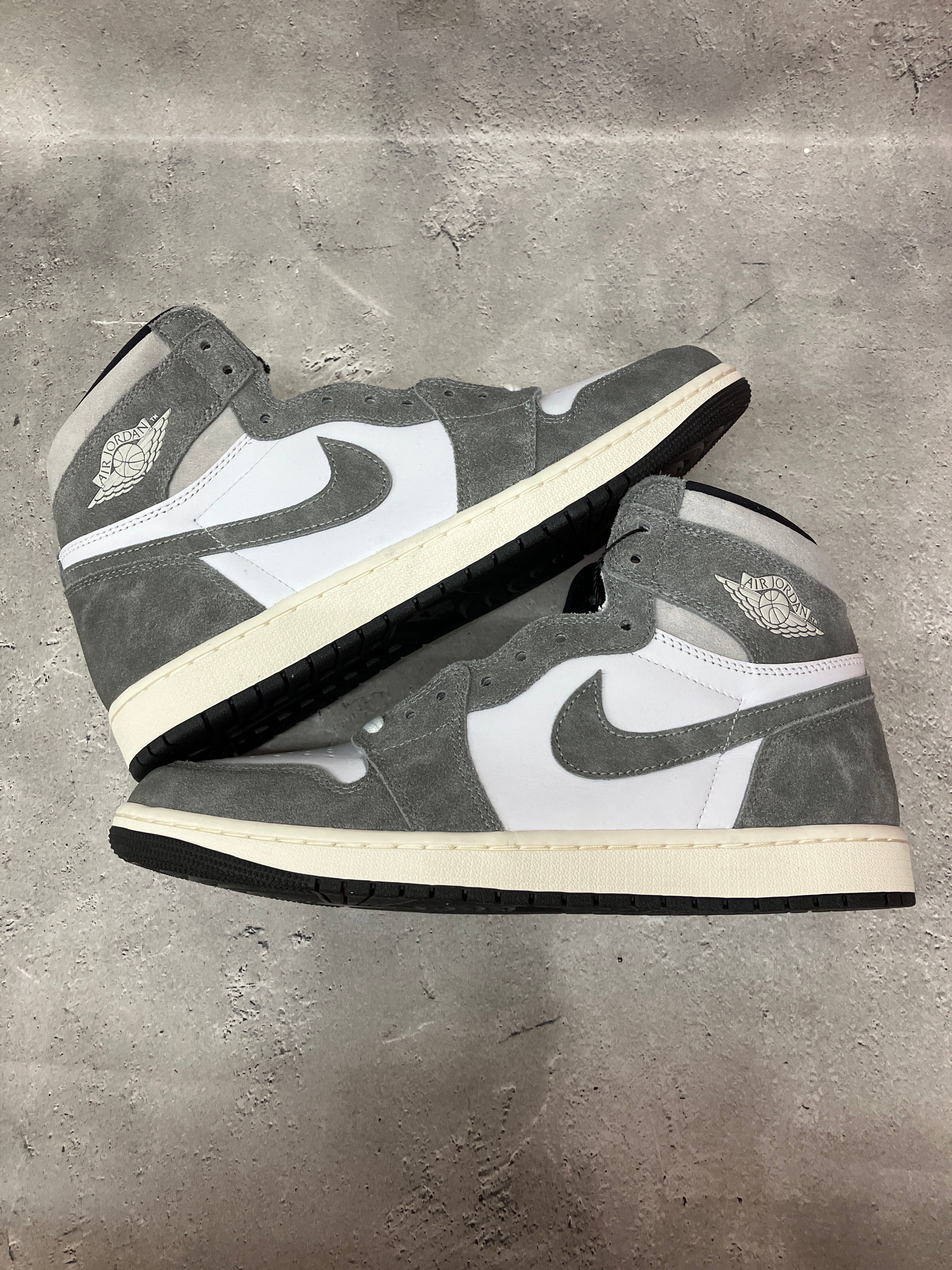 Nike Air Jordan 1 Retro High OG "Black and Smoke Grey"