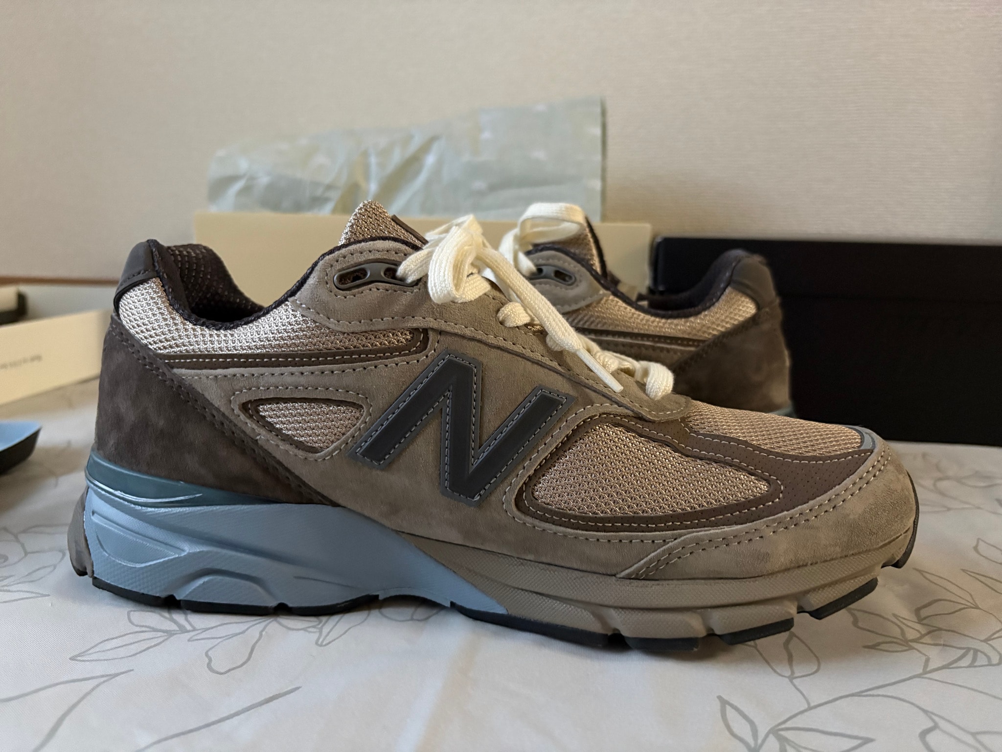AURALEE × New Balance 990V4 "Taupe"