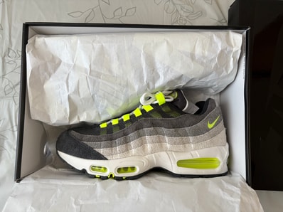 MoMA Design Store Exclusive Nike Air Max 95 OG "Reverse Neon"