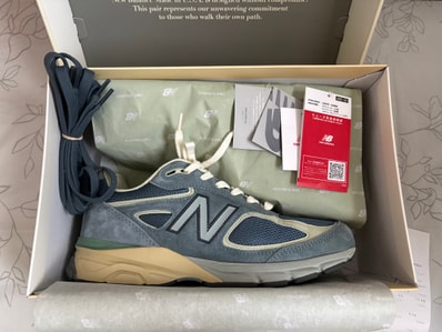AURALEE × New Balance 990V4 "Dusty Blue"