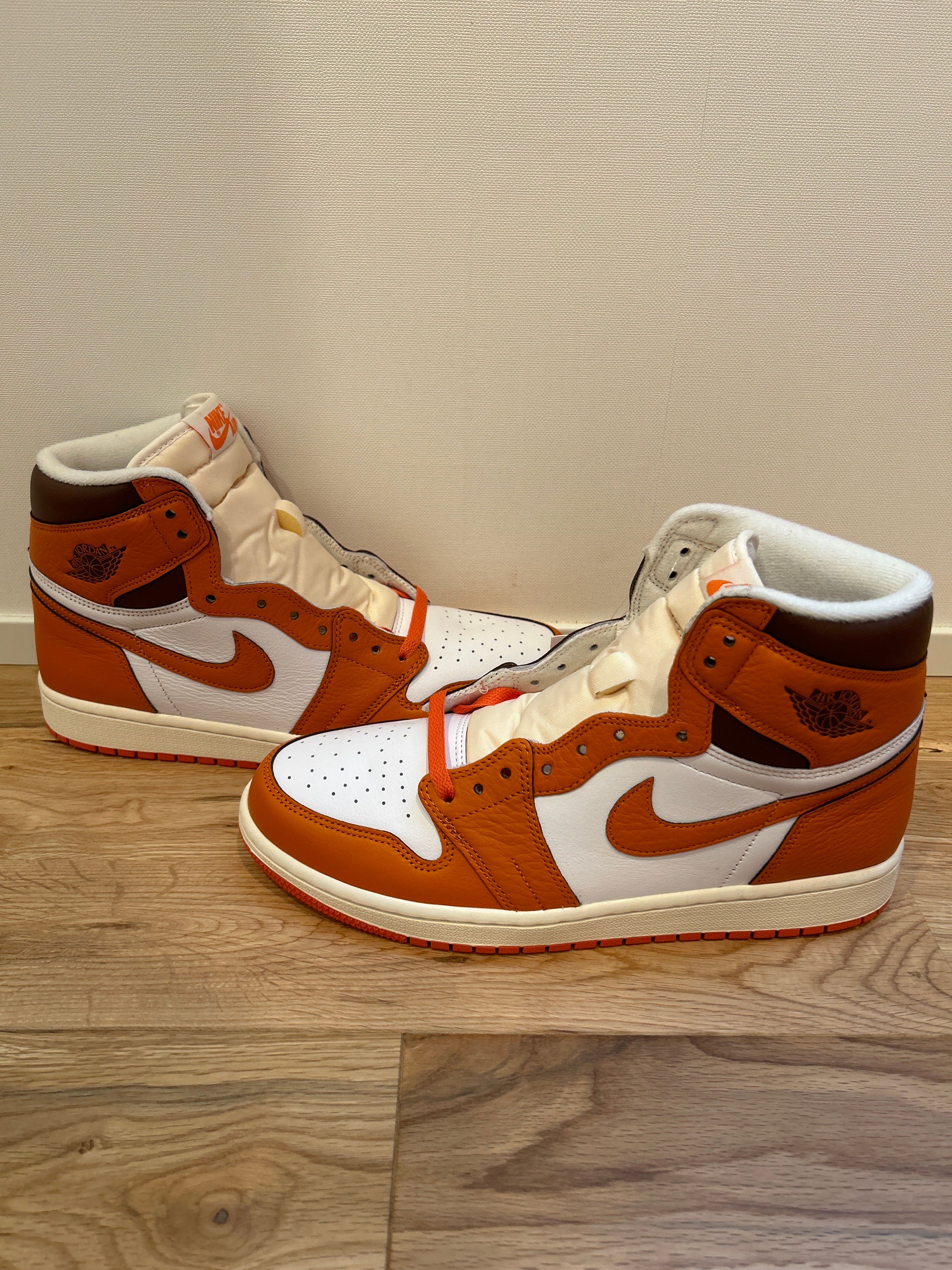 Nike Women's Air Jordan 1 High OG "Starfish"
