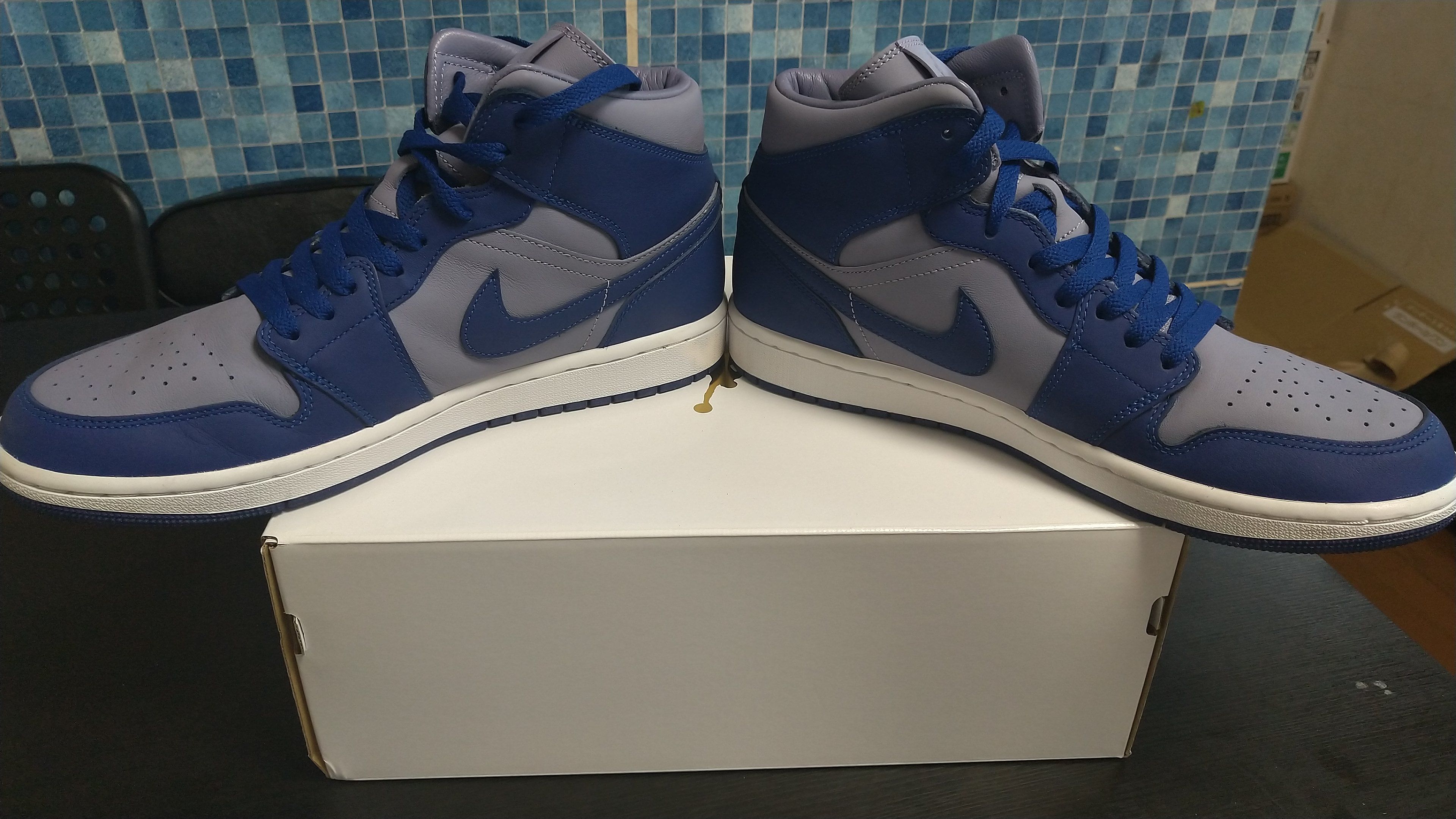 NIKE Women's AIR JORDAN 1 MID "BLUE/GREY"