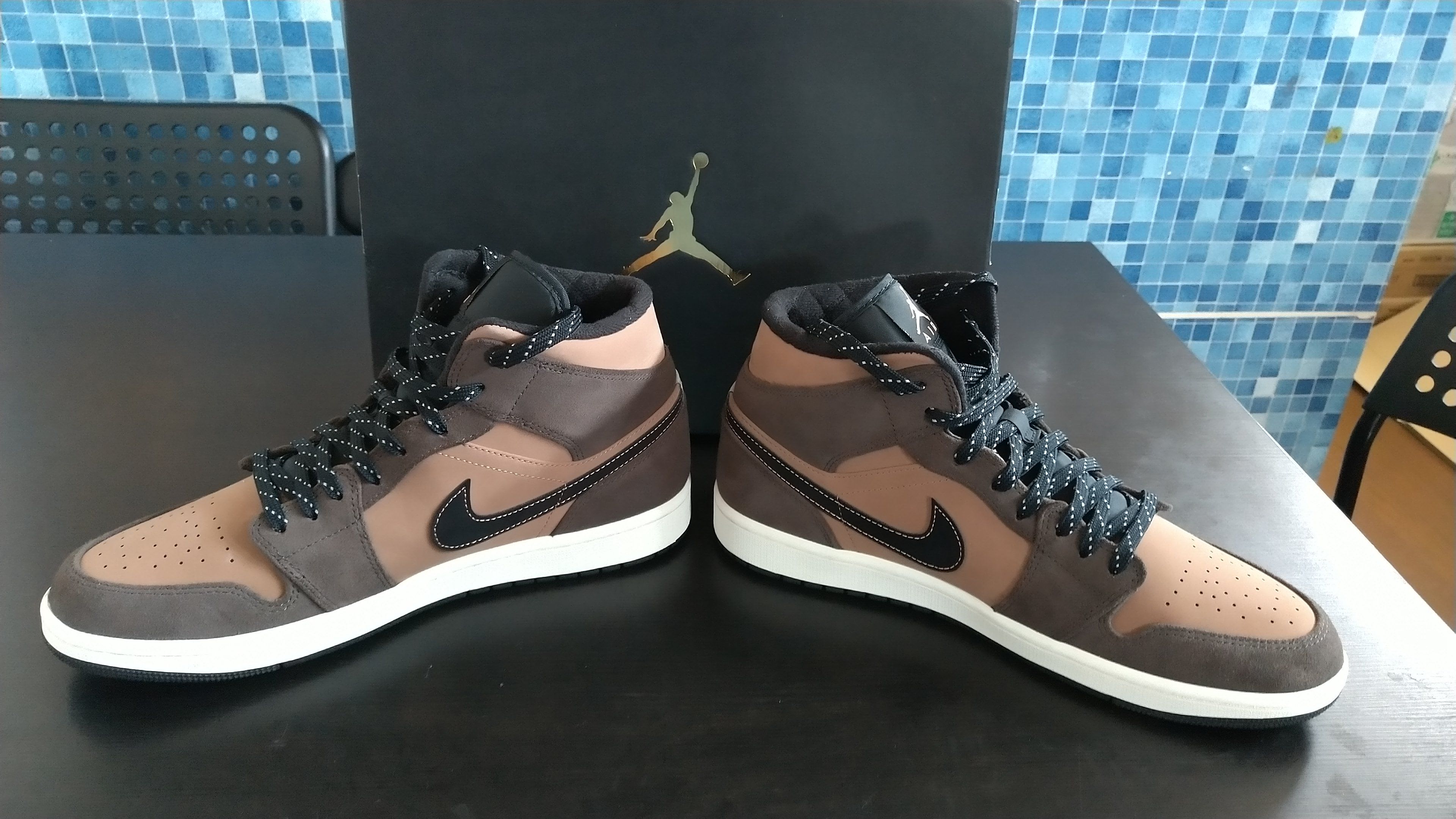 Nike Air Jordan 1 Mid SE "Dark Chocolate"