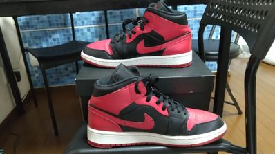 Nike Air Jordan 1 Mid "Bred"