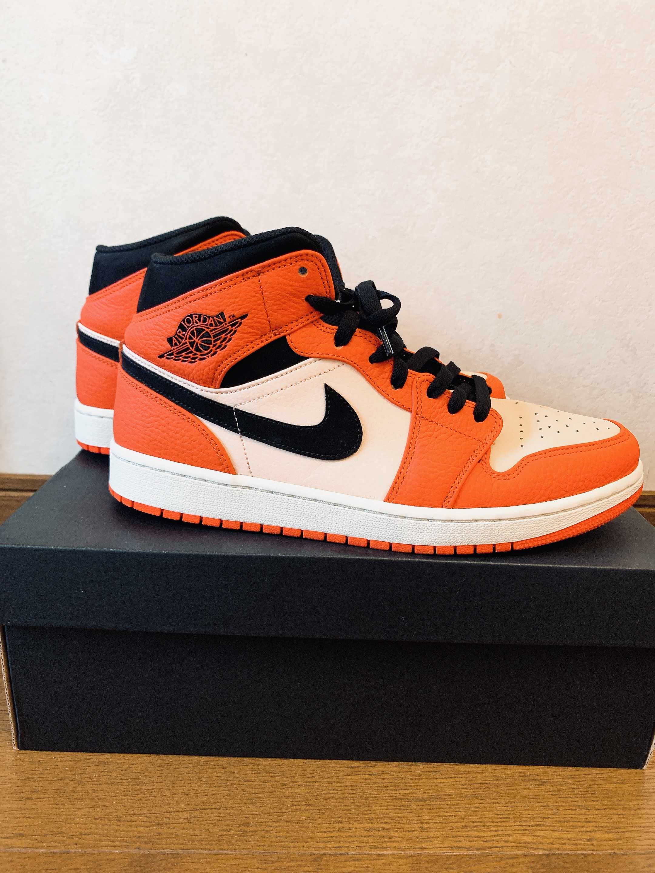 Nike Air Jordan 1 Mid "Team Orange Black"
