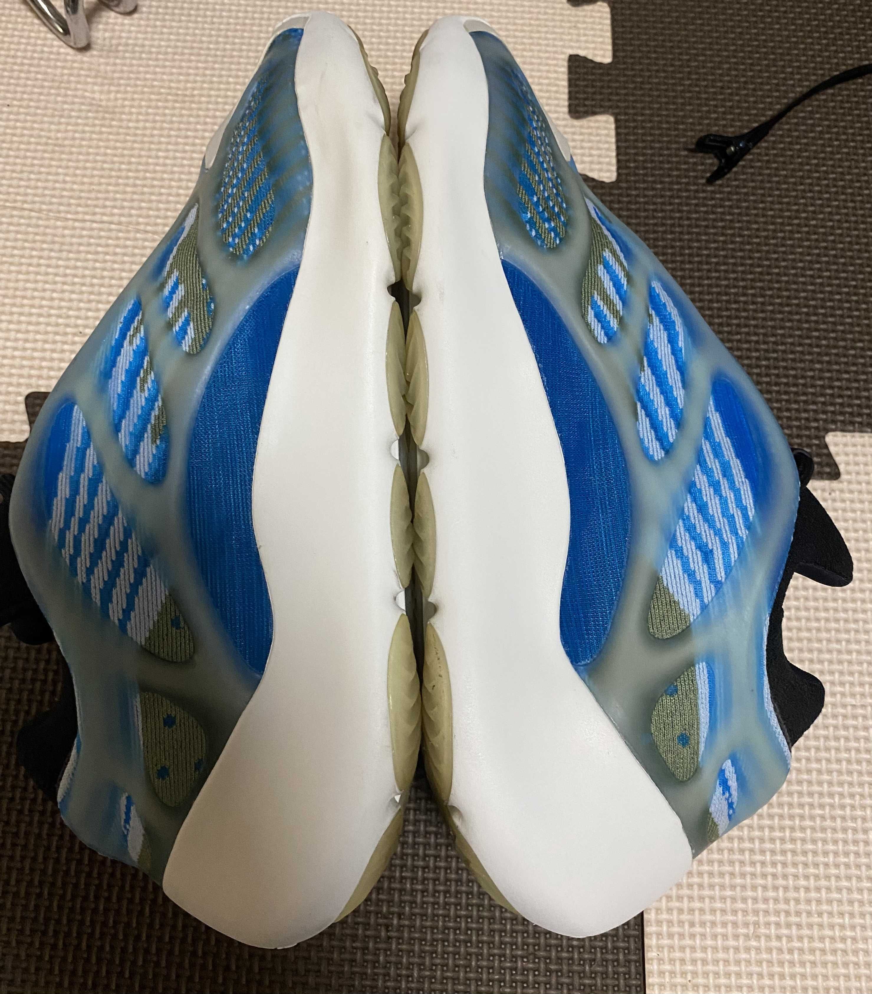 adidas YEEZY 700 V3 "Arzareth"