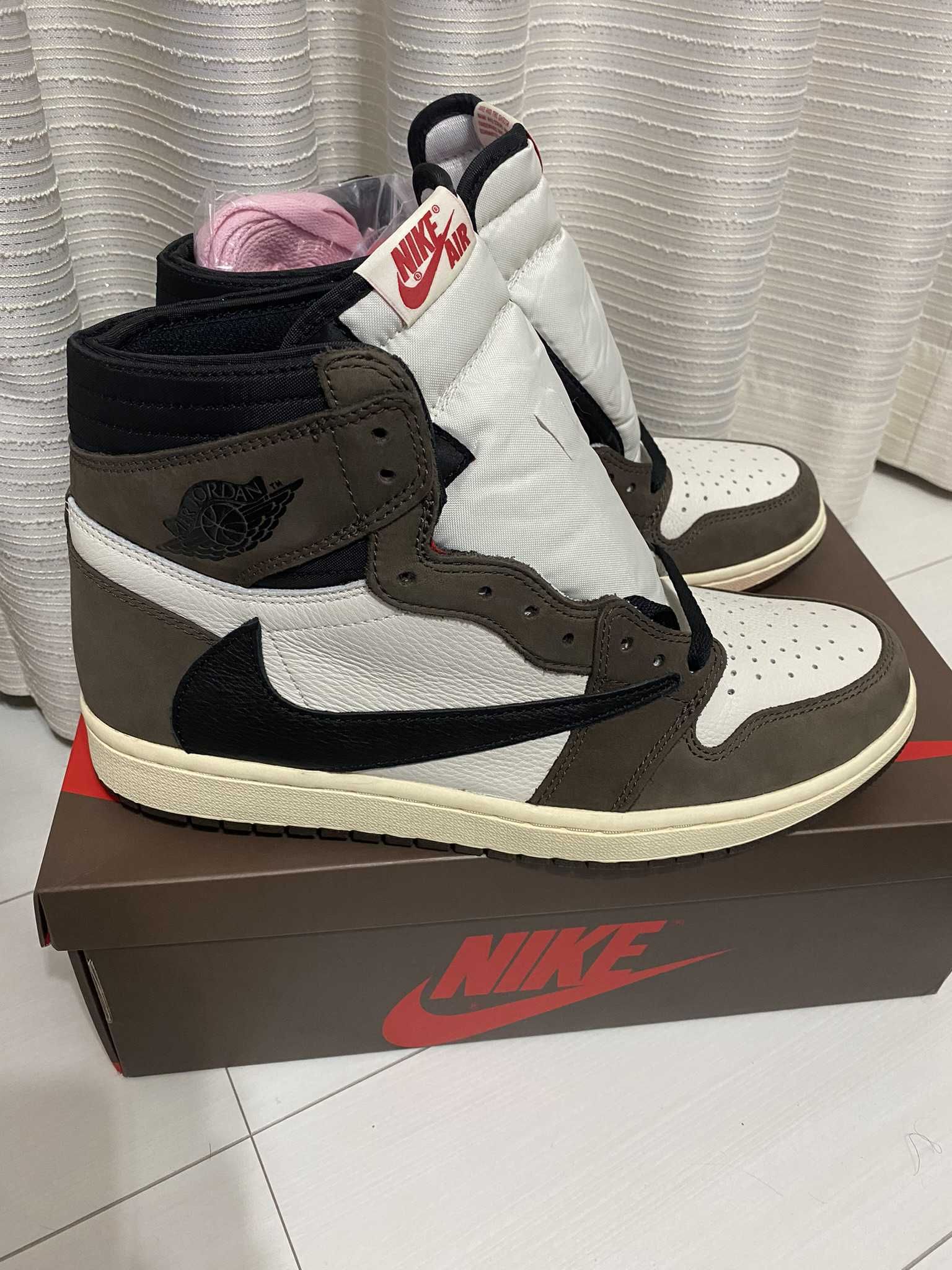 Travis Scott × Nike Air Jordan 1 Retro High OG TS SP "Sail/Dark Mocha"