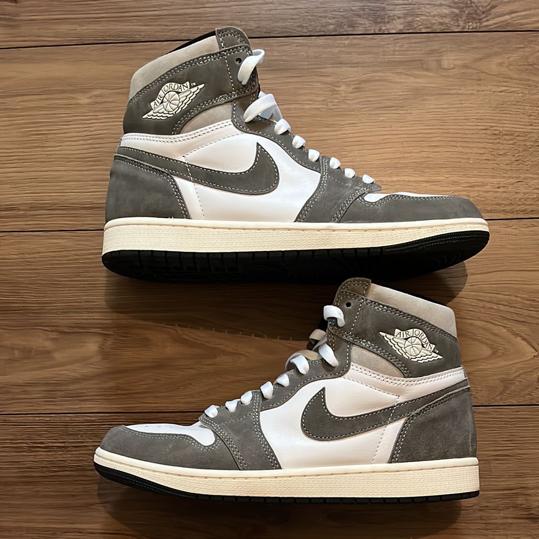 Nike Air Jordan 1 Retro High OG "Black and Smoke Grey"