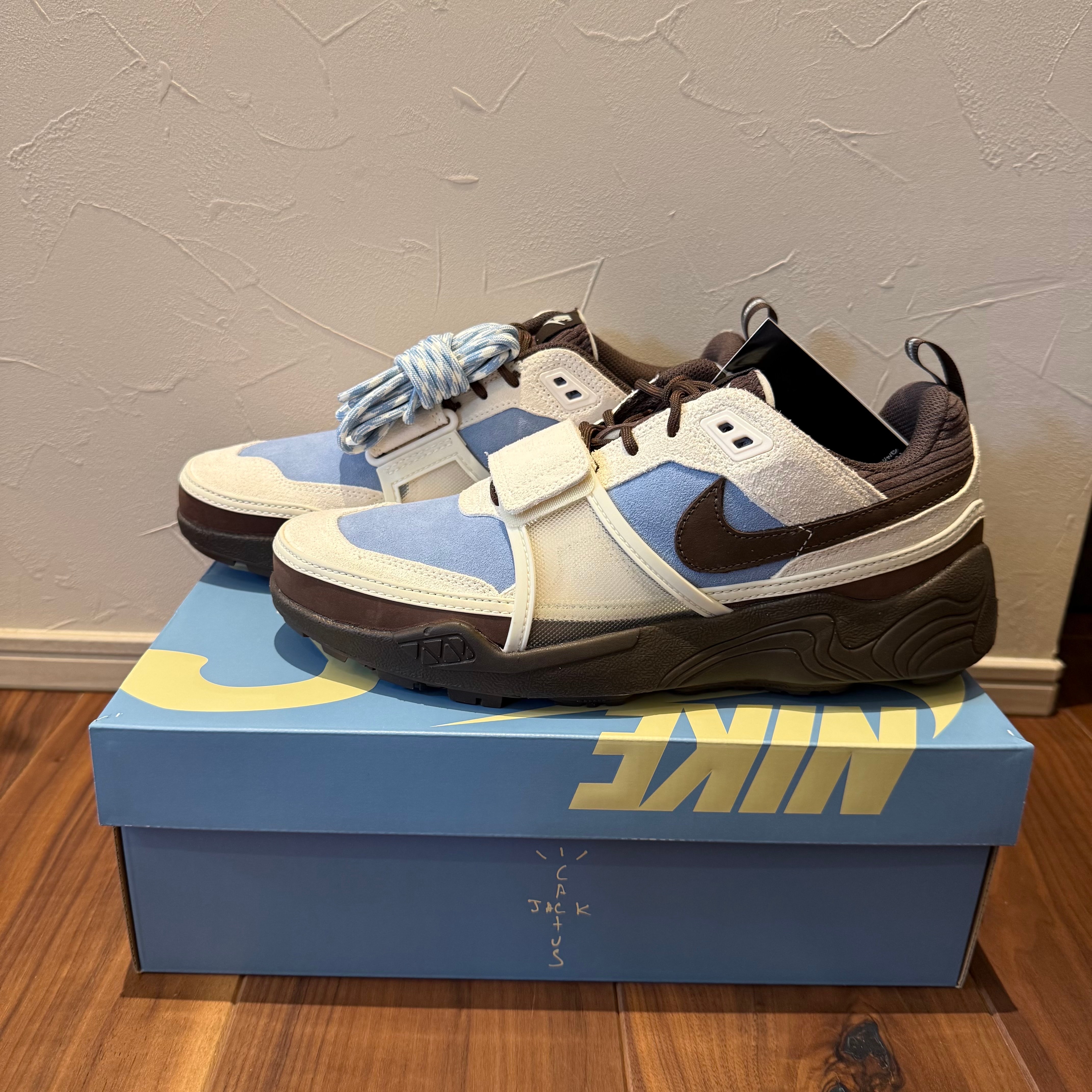 トラヴィススコット × ナイキ ズームフィールドジャックス "ペールアイボリー アンド レチェブルー"