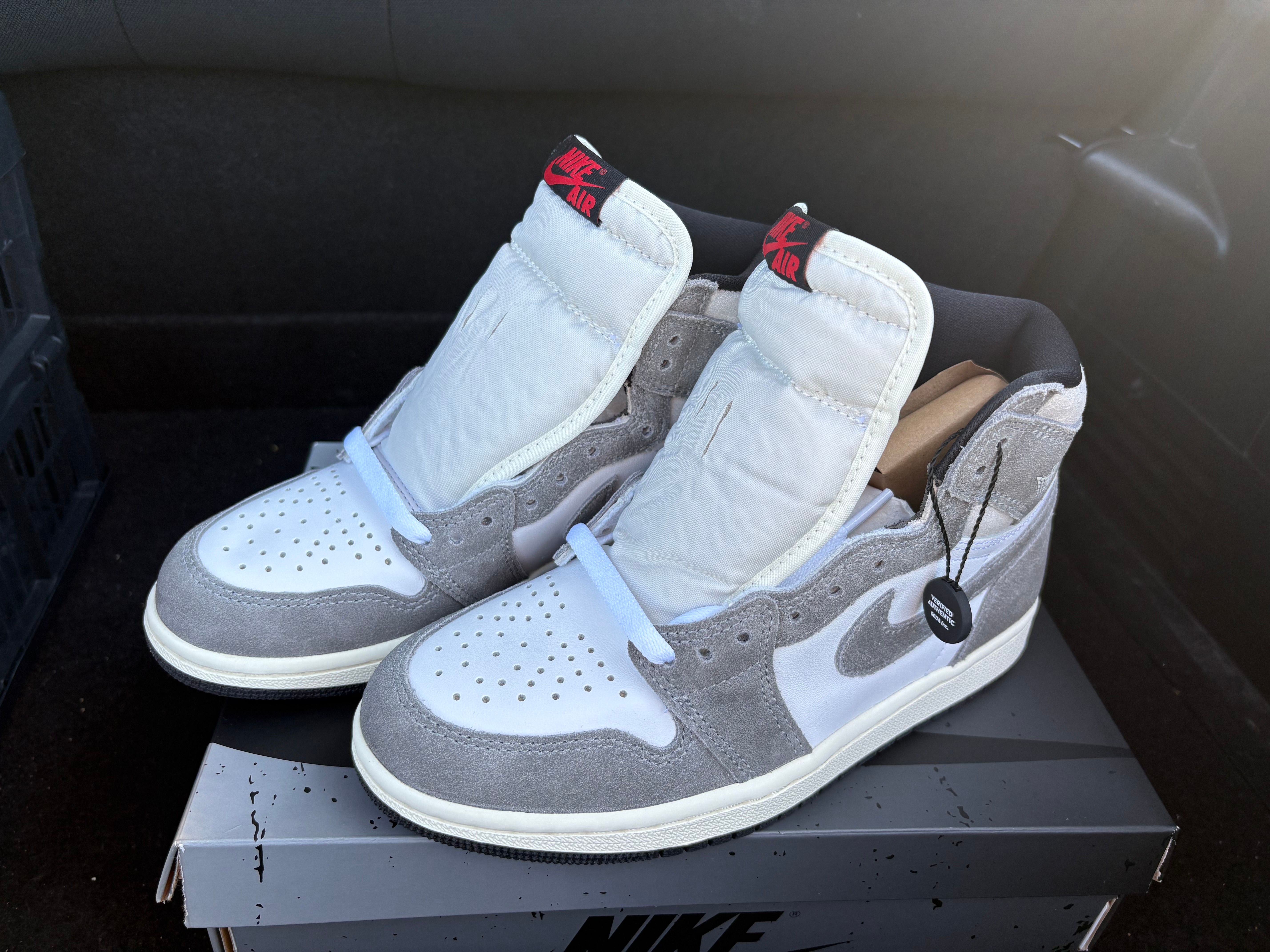 Nike Air Jordan 1 Retro High OG "Black and Smoke Grey"