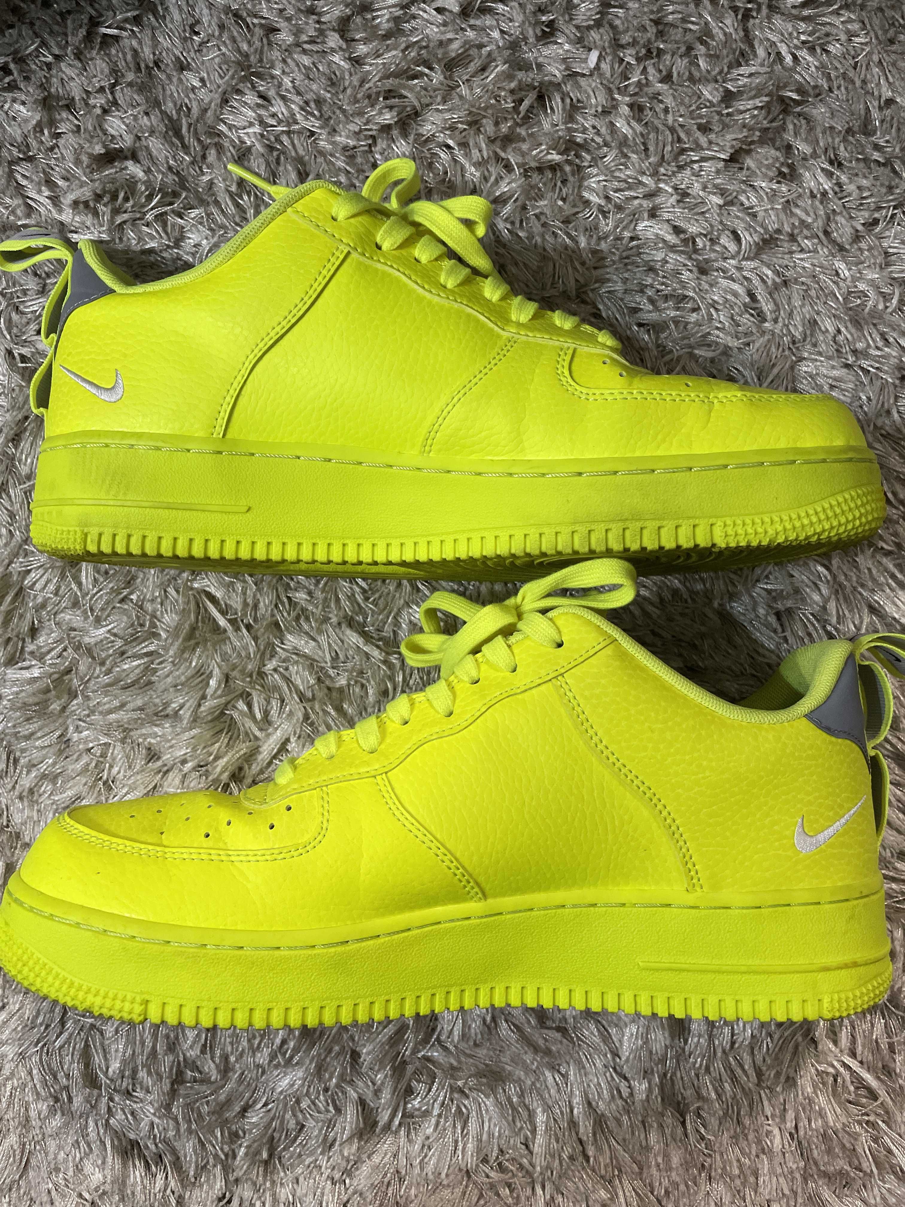 Nike Air Force 1 Low Utility "Volt/White/Black/Wolf Grey"