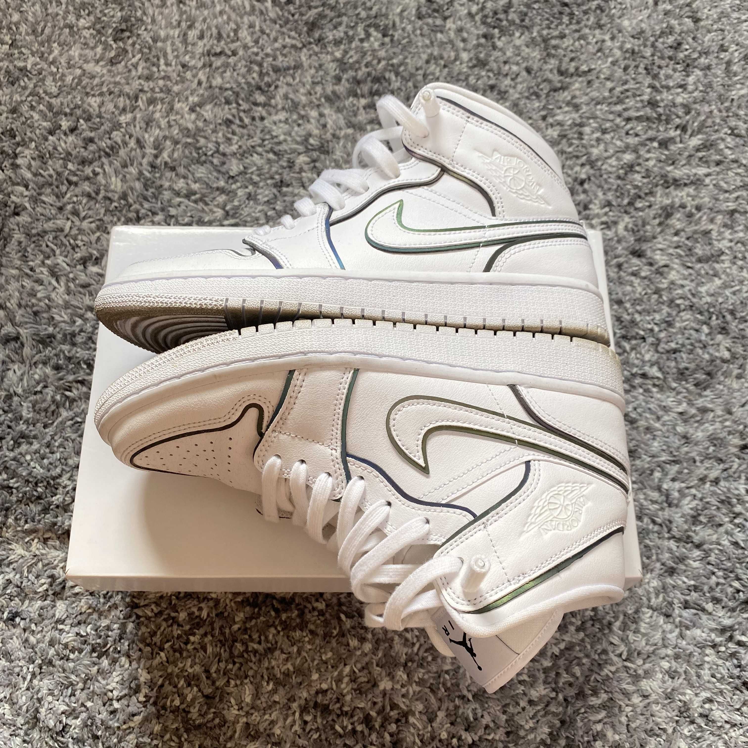 NIKE Women's AIR JORDAN 1 MID "WHITE/BLACK"