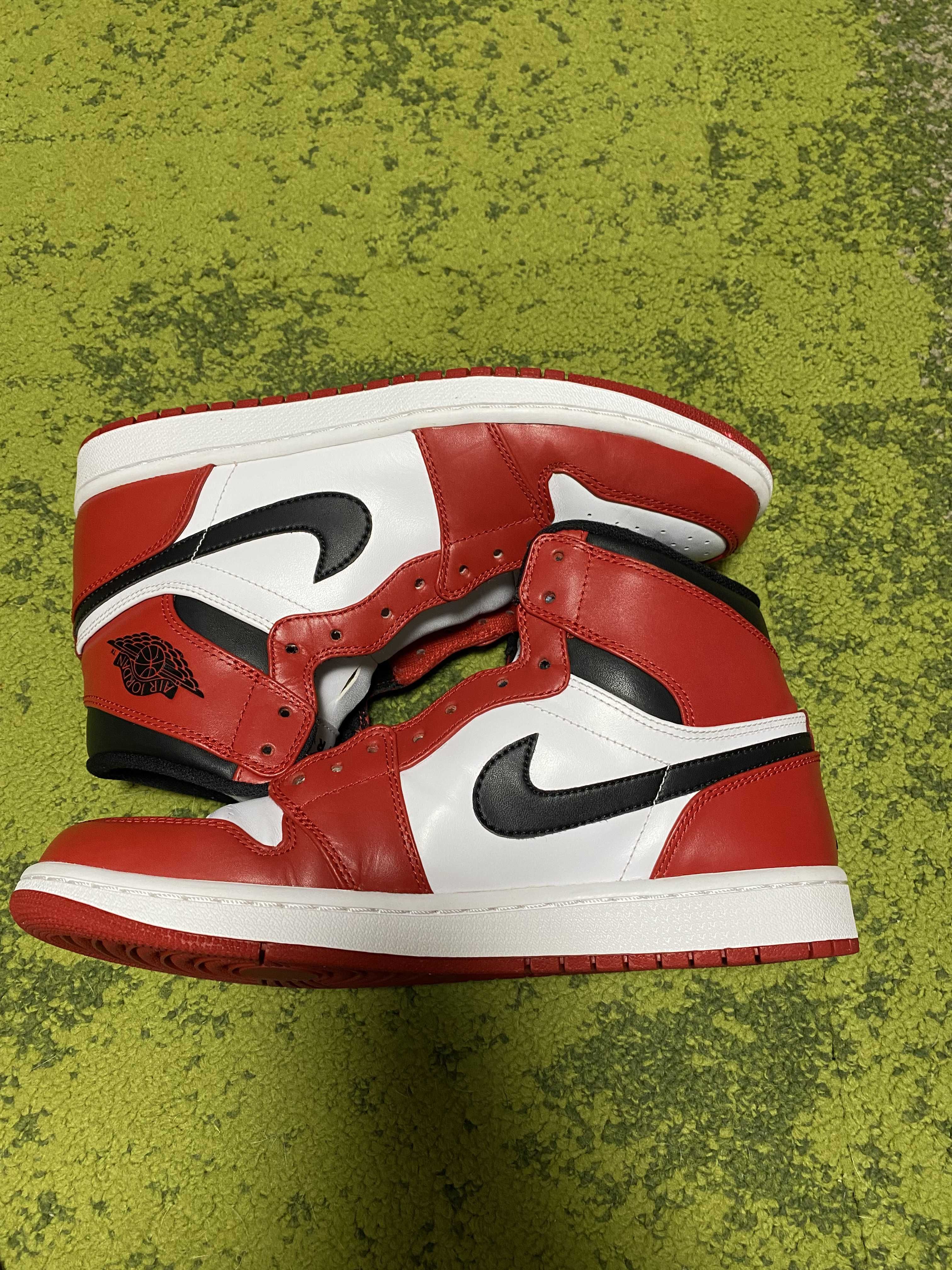 Nike Air Jordan 1 Retro High "Chicago" (2013)