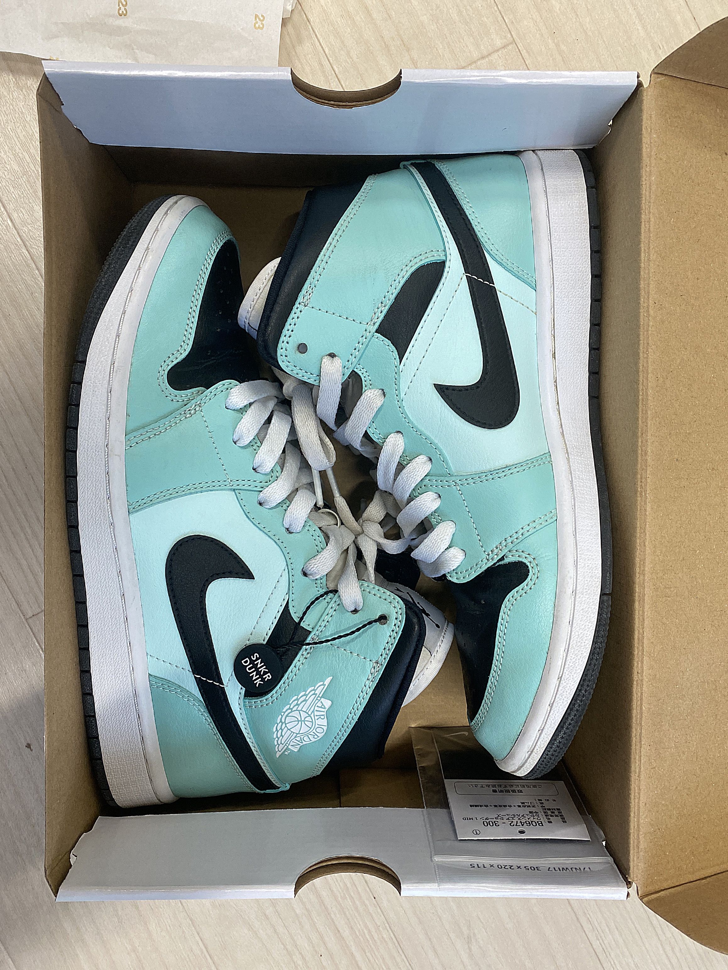 NIKE Women's AIR JORDAN 1 MID "AQUA BLUE"